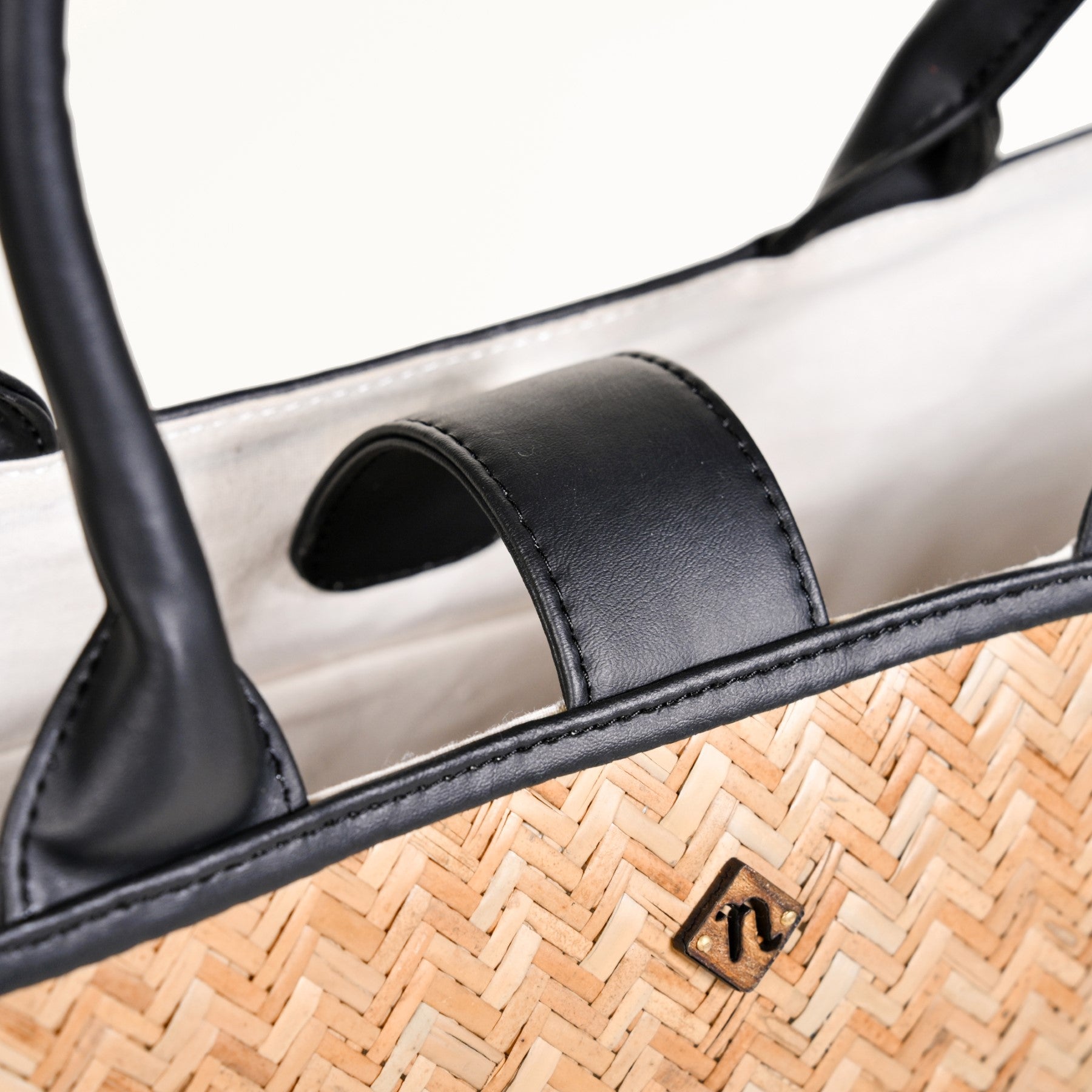 BreezeBag Handwoven Carryall Tote Black