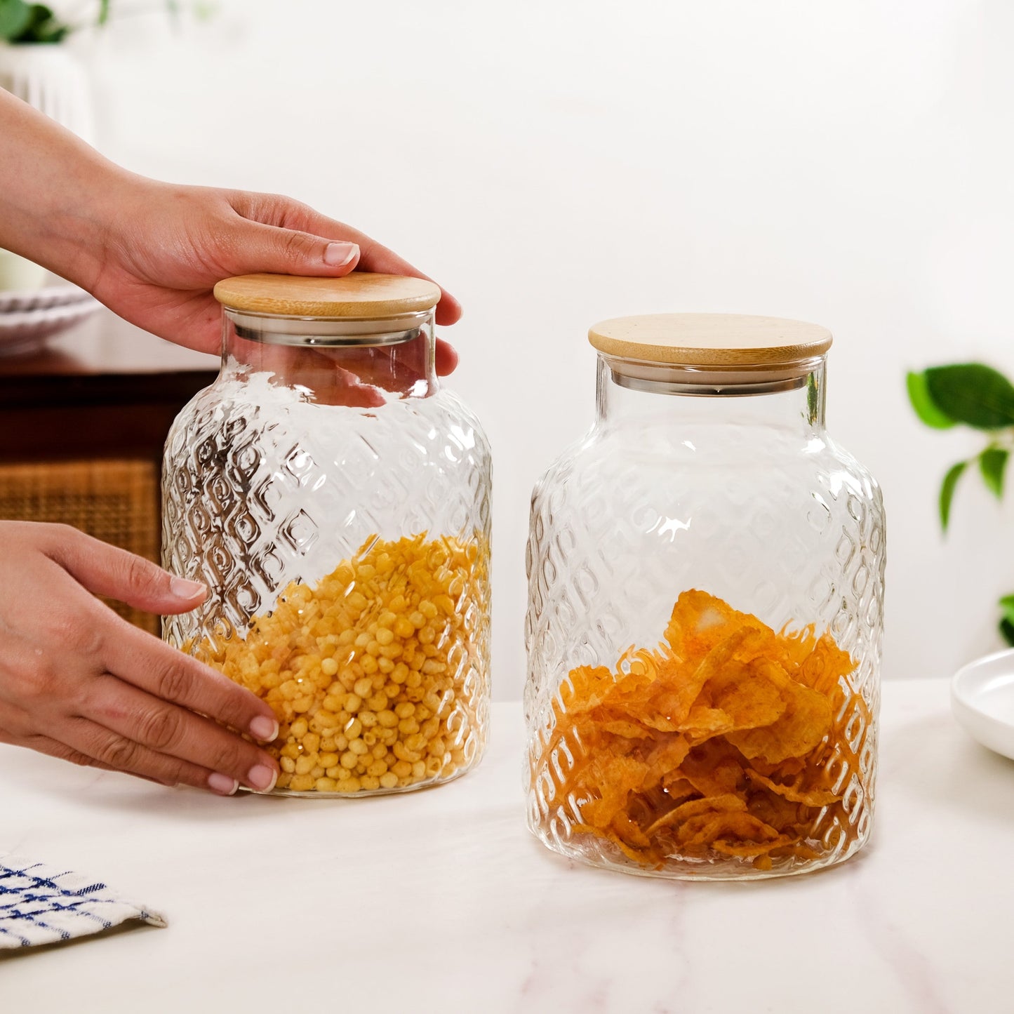 Borosilicate Textured Airtight Jar Set Of 2 1900ml