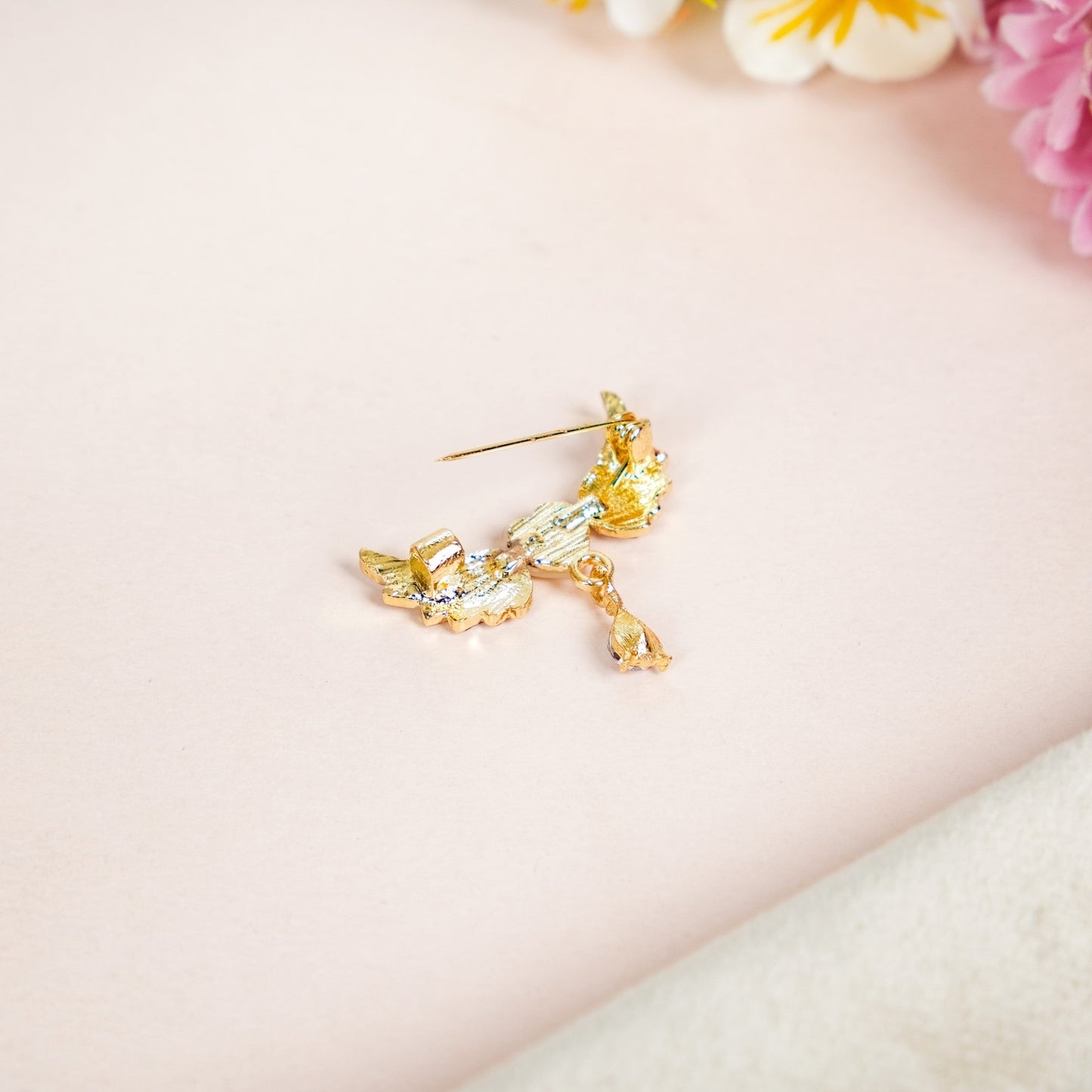 Angel Wing And Heart Brooch Gold