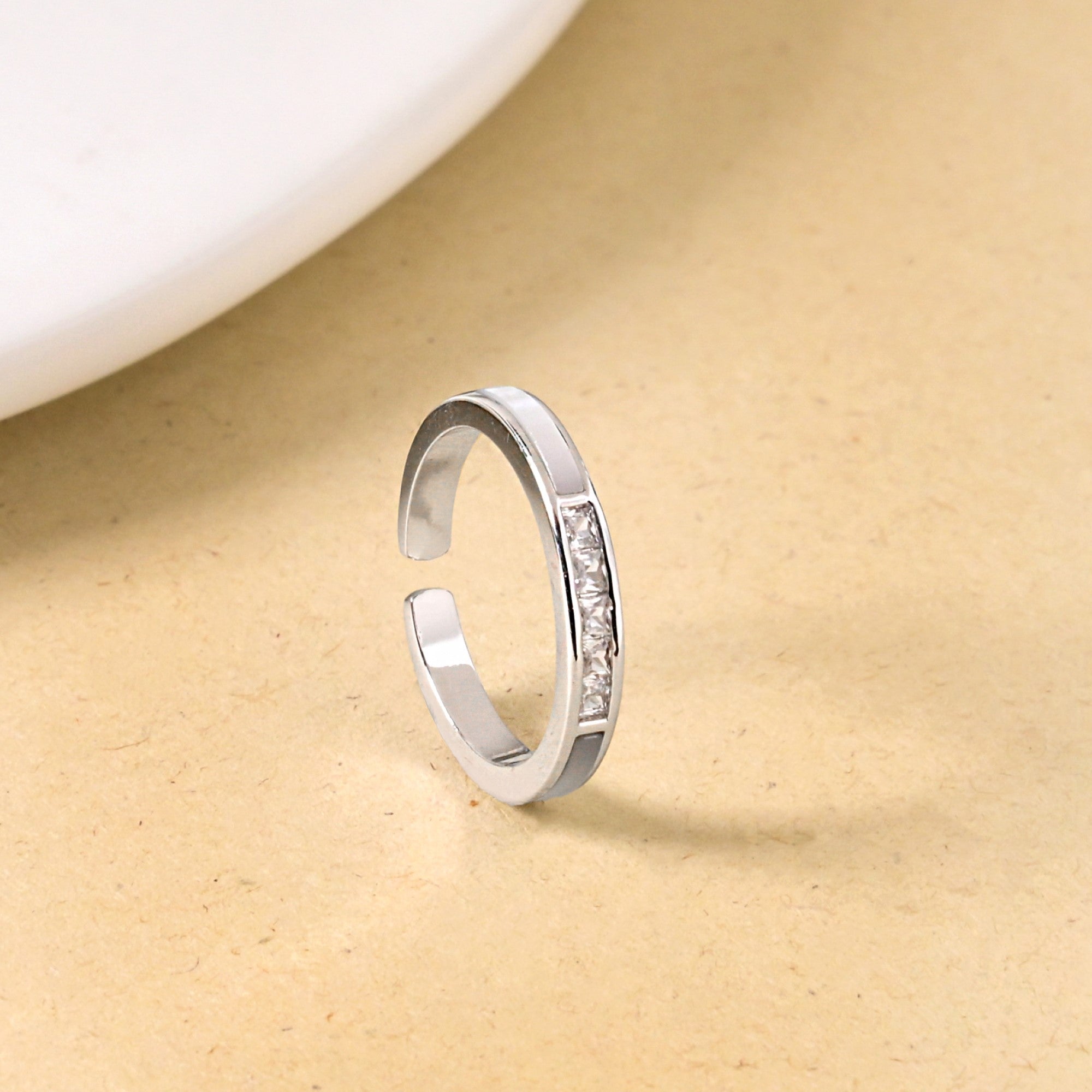 Quintessential Gleam Silver Ring