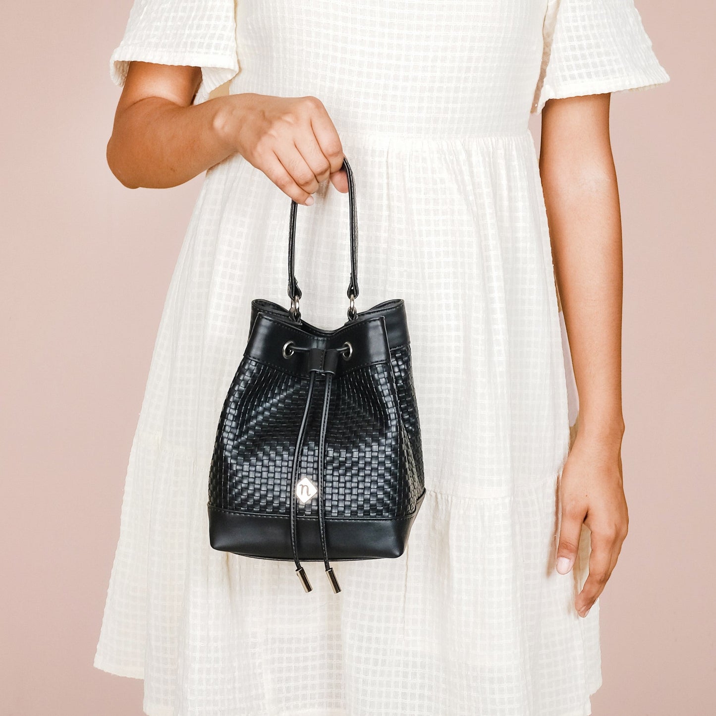 Basket Weave Bucket Handbag For Women Black