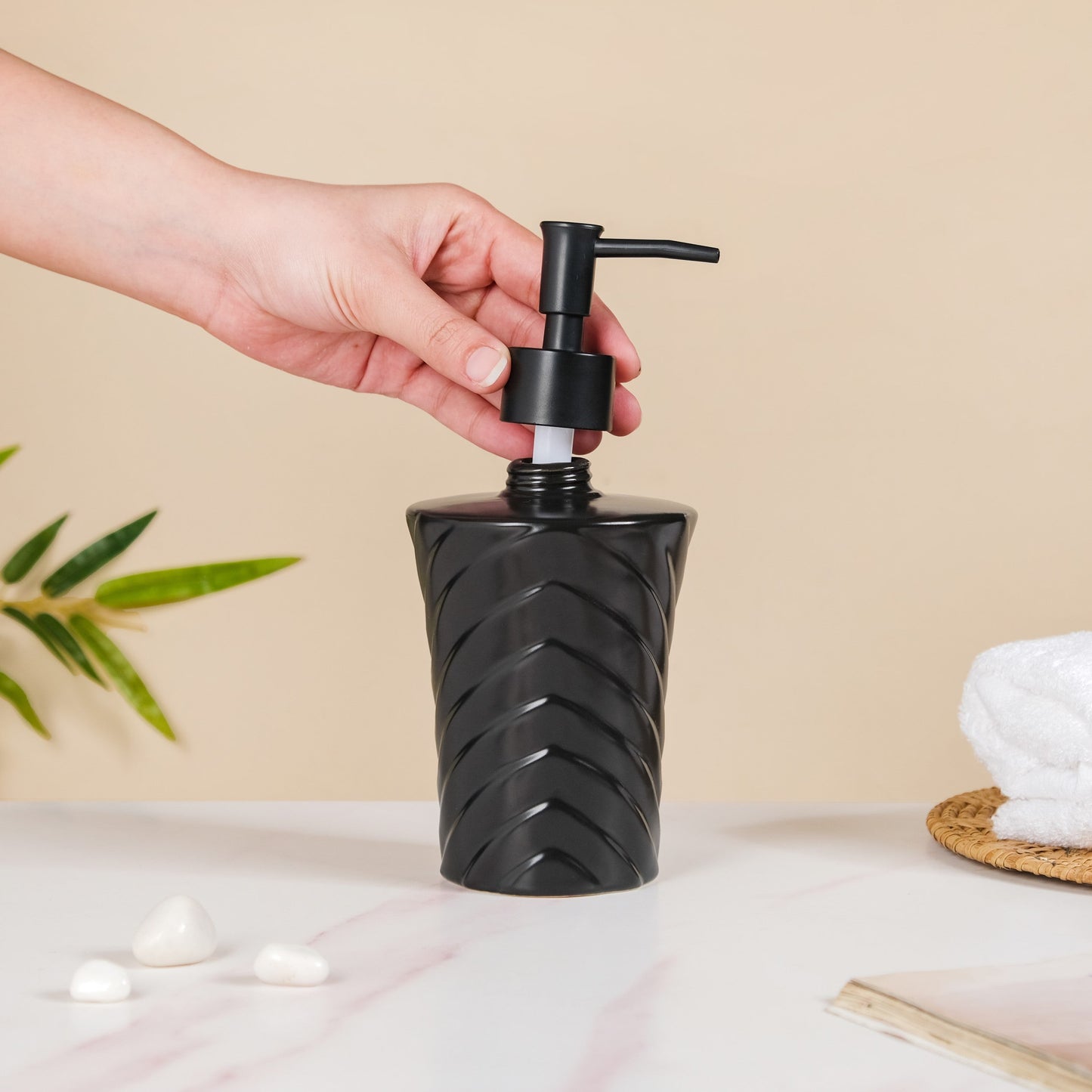 Geometric Design Liquid Dispenser Black 300ml