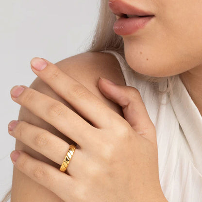 Twisted Branch Ring
