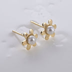 Daisy Pearl Stud Earrings