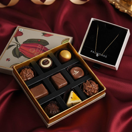 Trendy Freak Delicate Diamond Studded Necklace X Smoor Couverture Chocolate Box