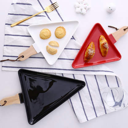 MERRY triangle plate with wooden handle - red