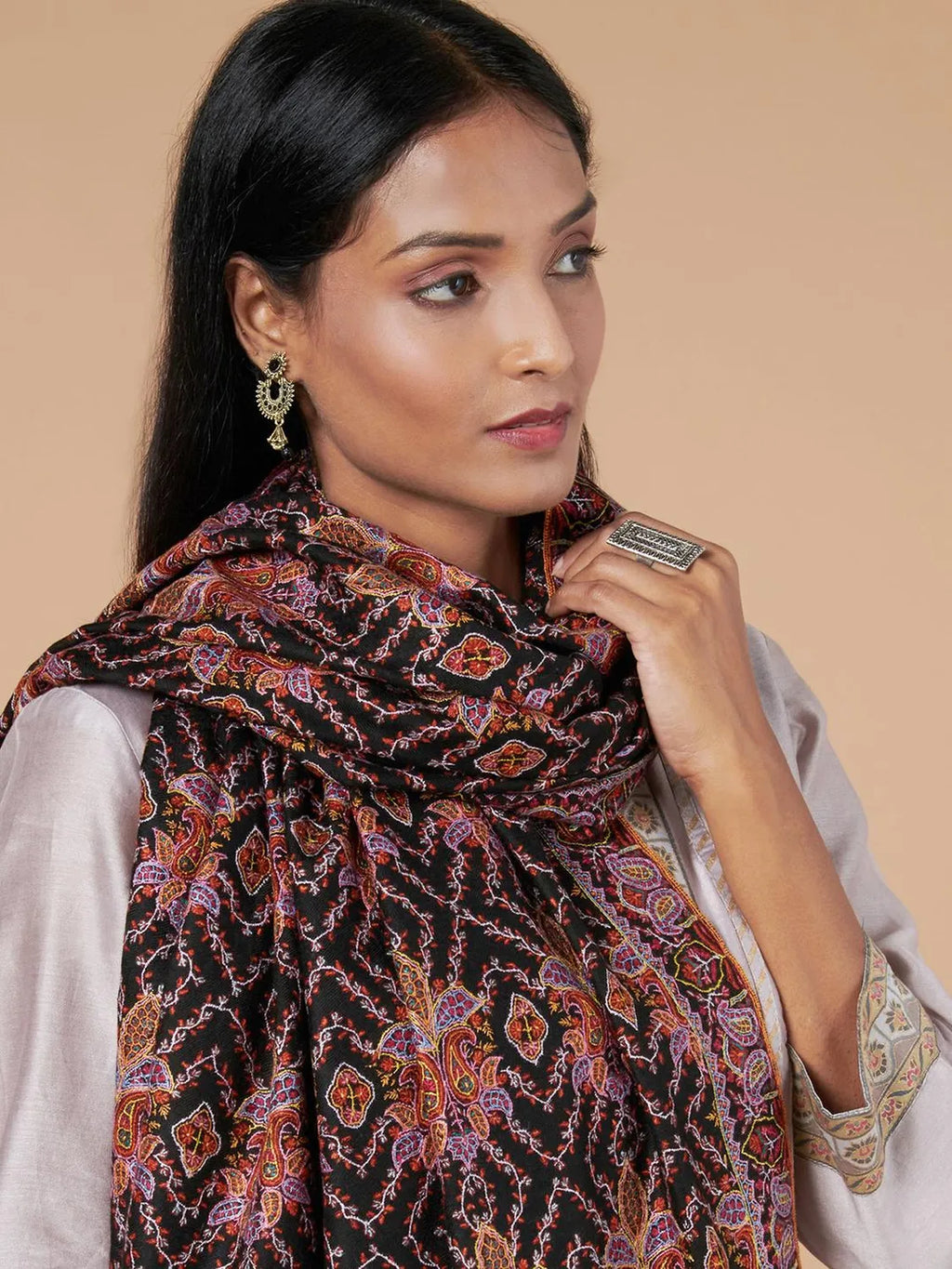 Elegant Handloom Pashmina Shawl Jama Embroidery in Black