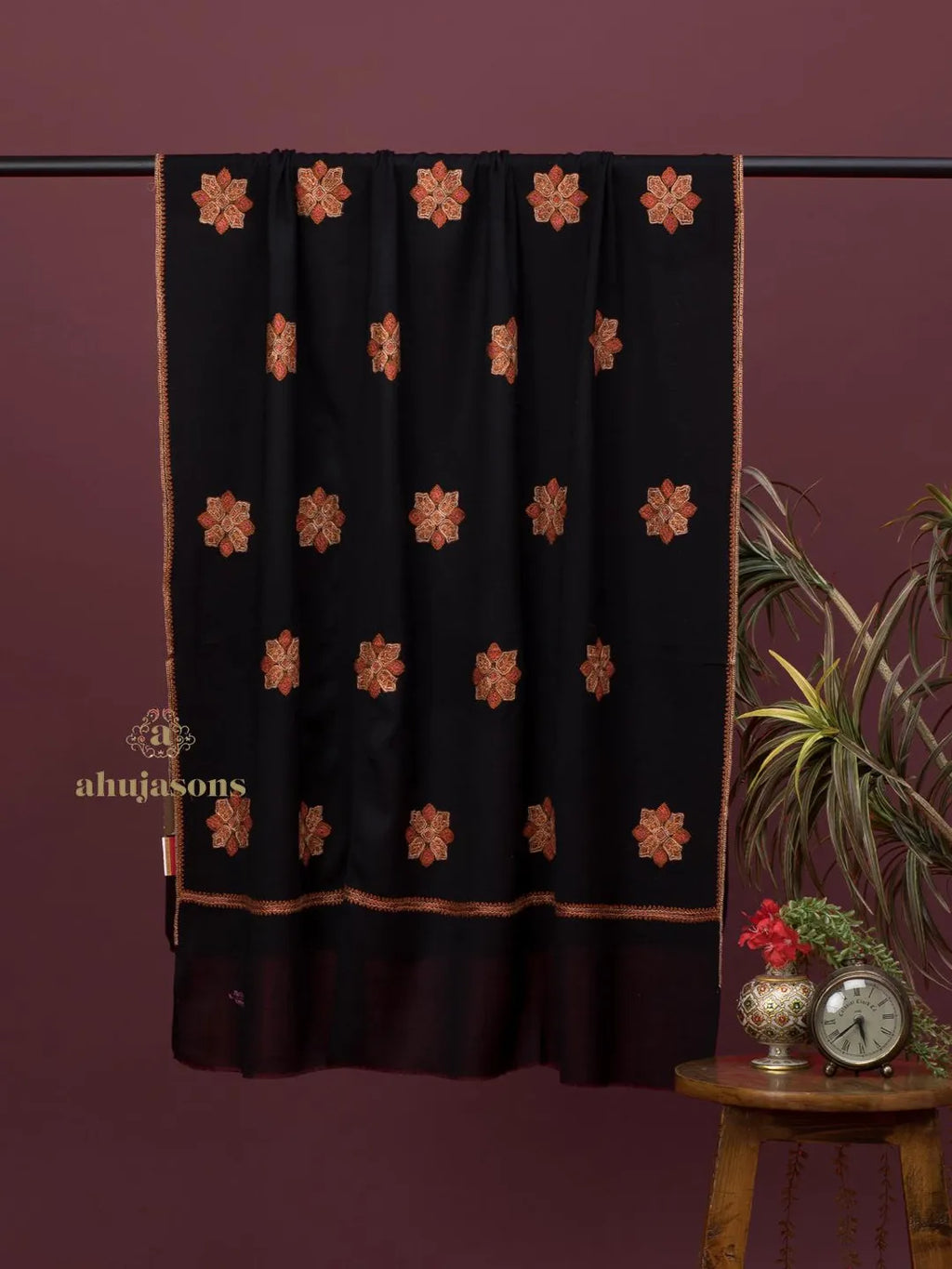 Elegant Cashmina Shawl with Booti Pattern in Black