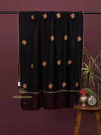 Elegant Cashmina Shawl with Booti Pattern in Black