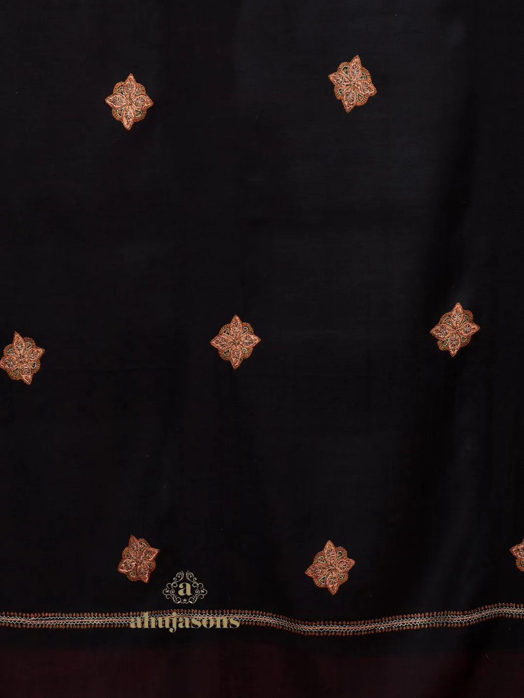 Elegant Cashmina Shawl with Booti Pattern in Black