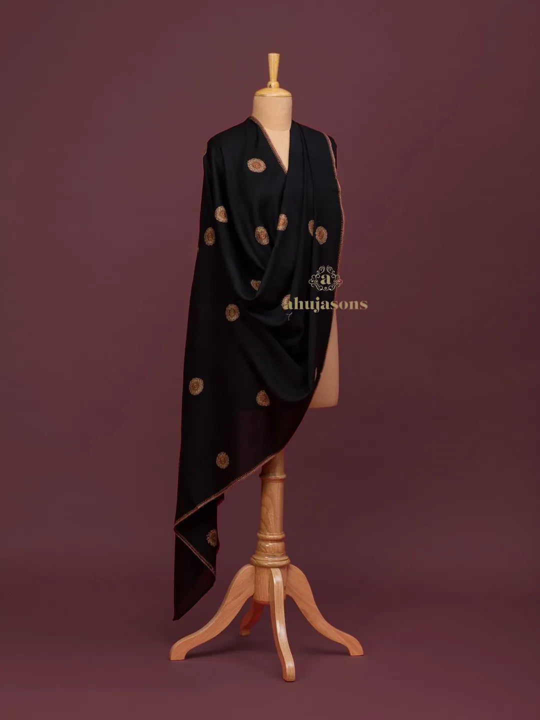 Elegant Cashmina Shawl with Booti Pattern in Black