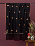 Elegant Cashmina Shawl with Booti Pattern in Black
