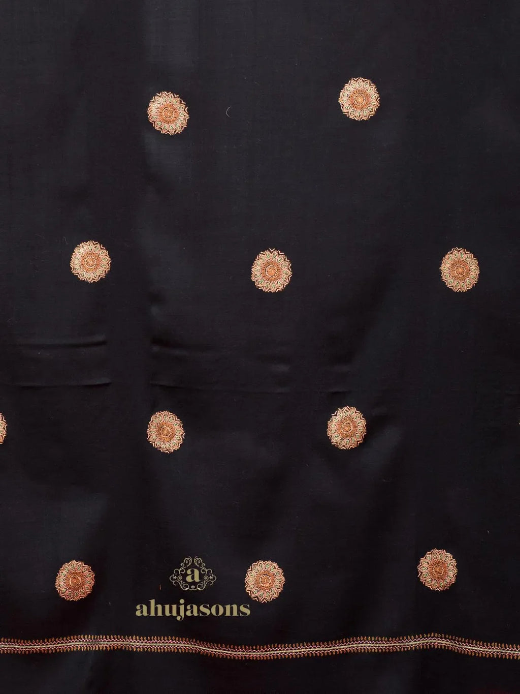 Elegant Cashmina Shawl with Booti Pattern in Black