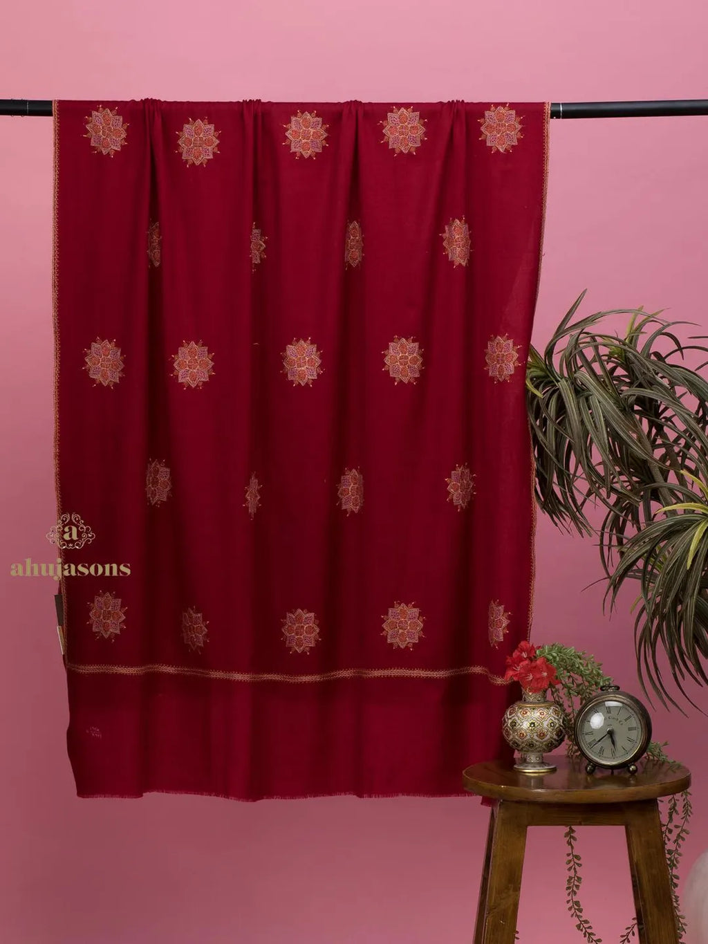 Elegant Cashmina Shawl with Booti Pattern in Maroon