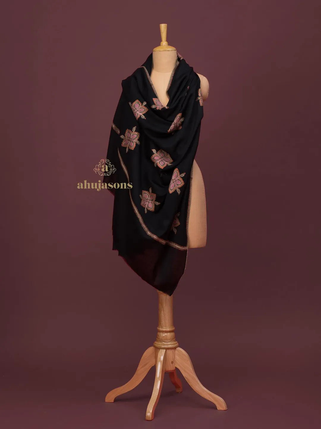 Elegant Cashmina Shawl with Booti Pattern in Black