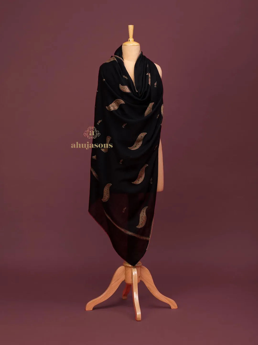 Elegant Cashmina Shawl with Booti Pattern in Black