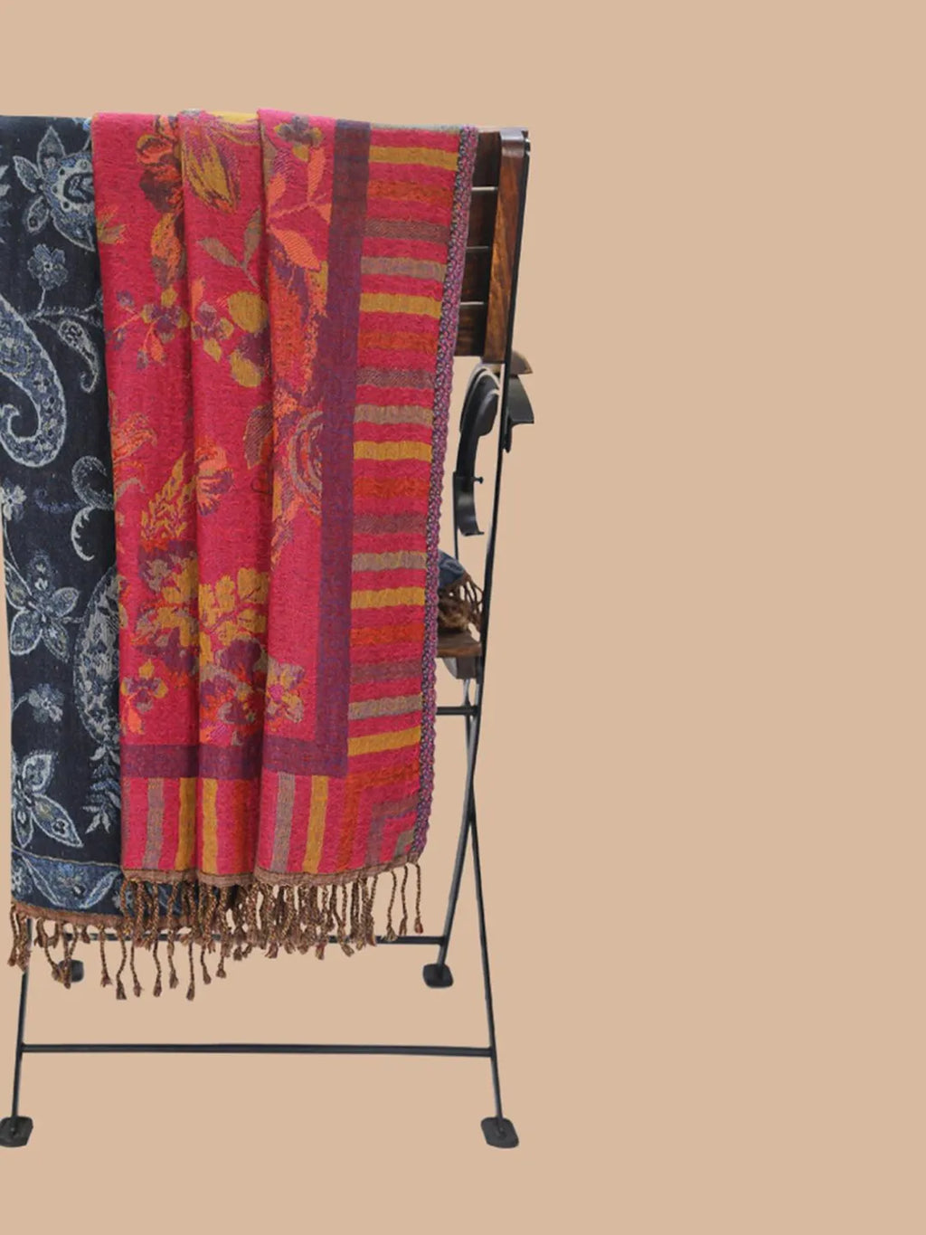 Cosy Throws Decorative Weave with Reversible Throw Pattern in Black