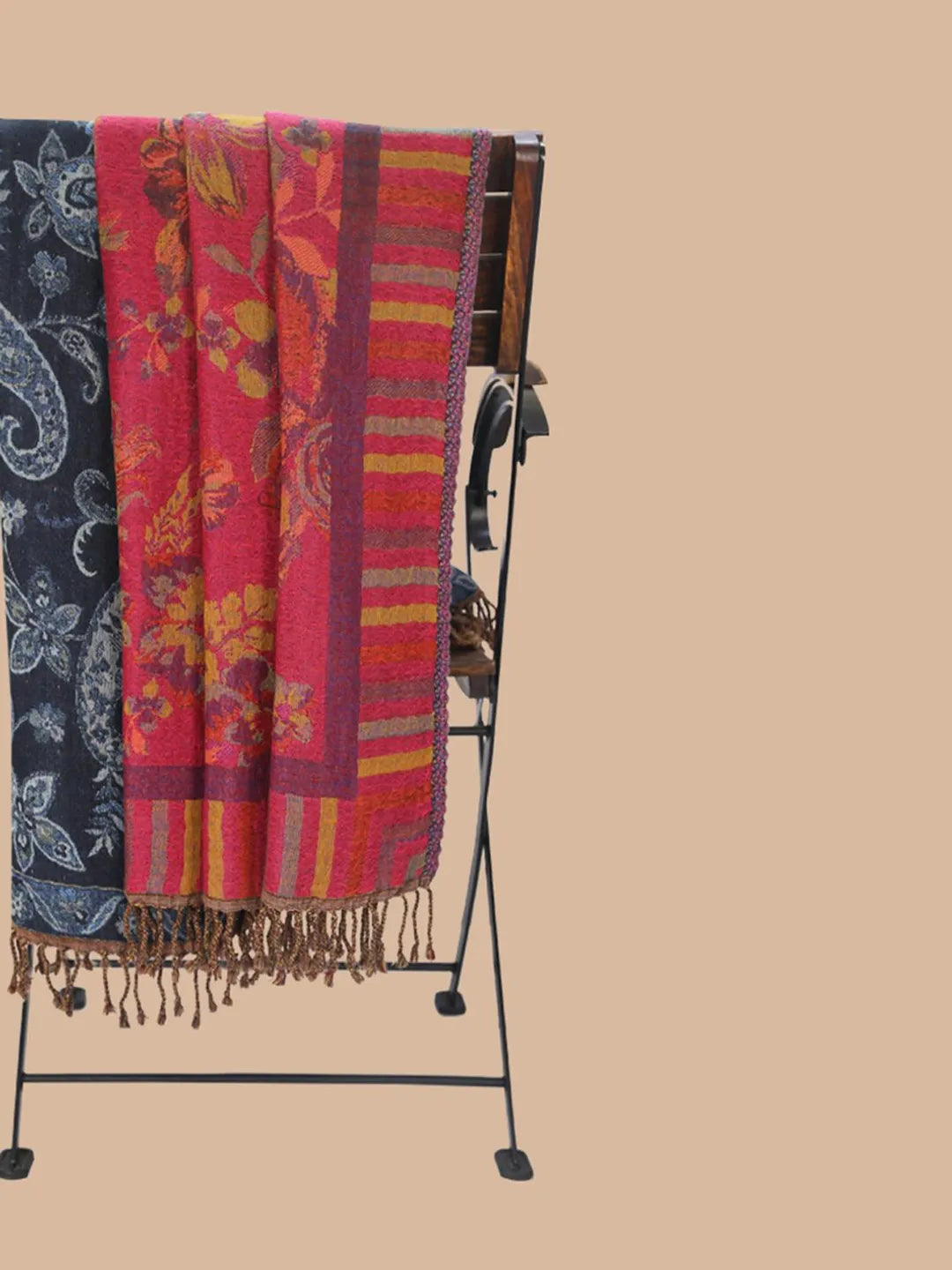 Cosy Throws Decorative Weave with Reversible Throw Pattern in Black