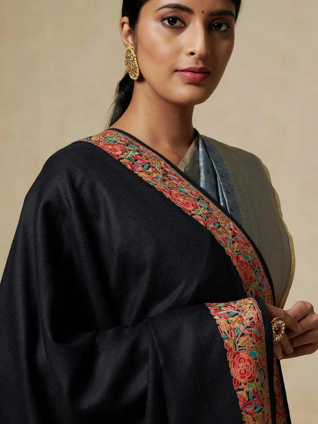 Elegant Shawl Wool Blend with Jamawaar Pattern in Black