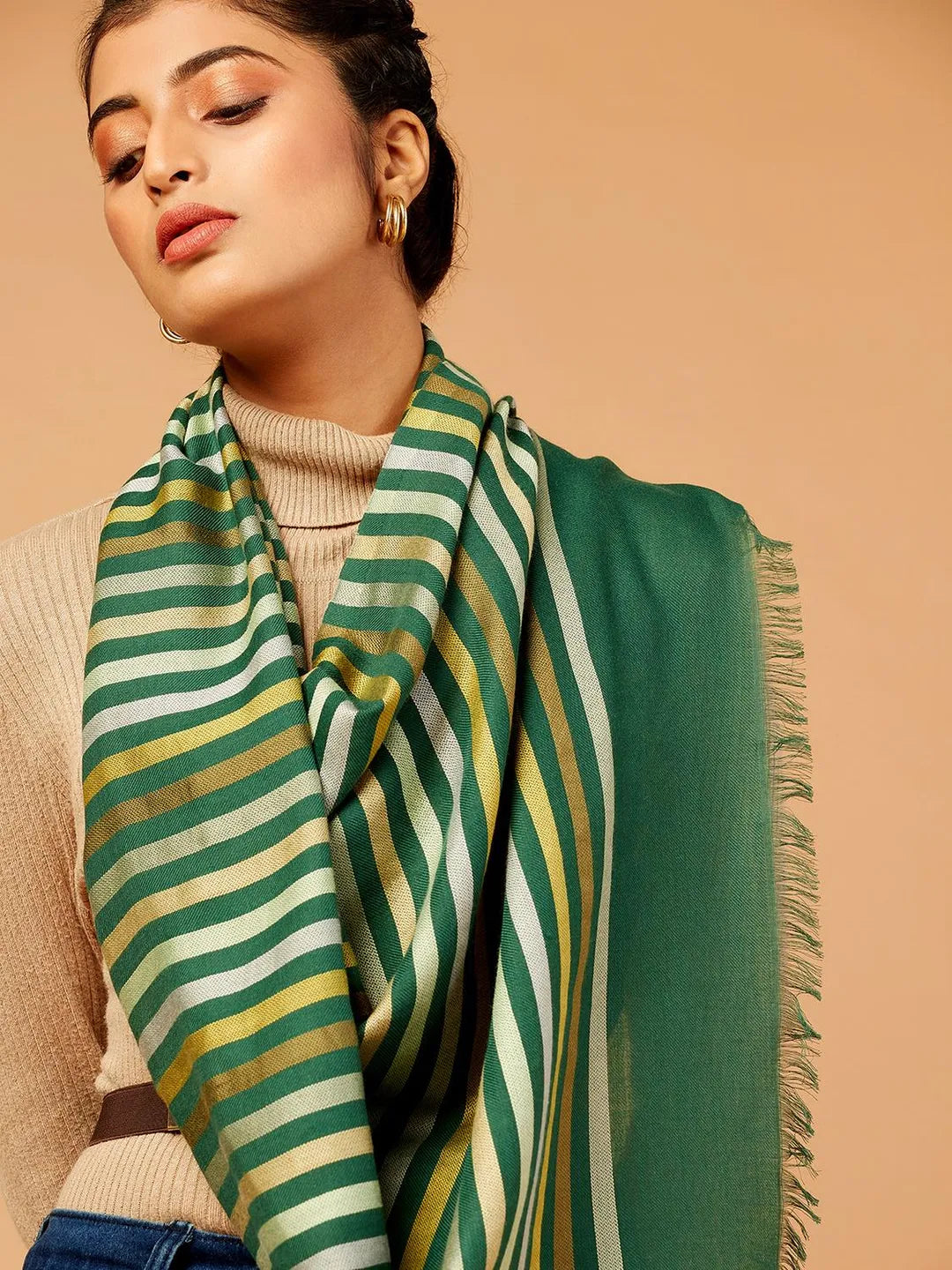 Chic Stole with Dobby Pattern in Green