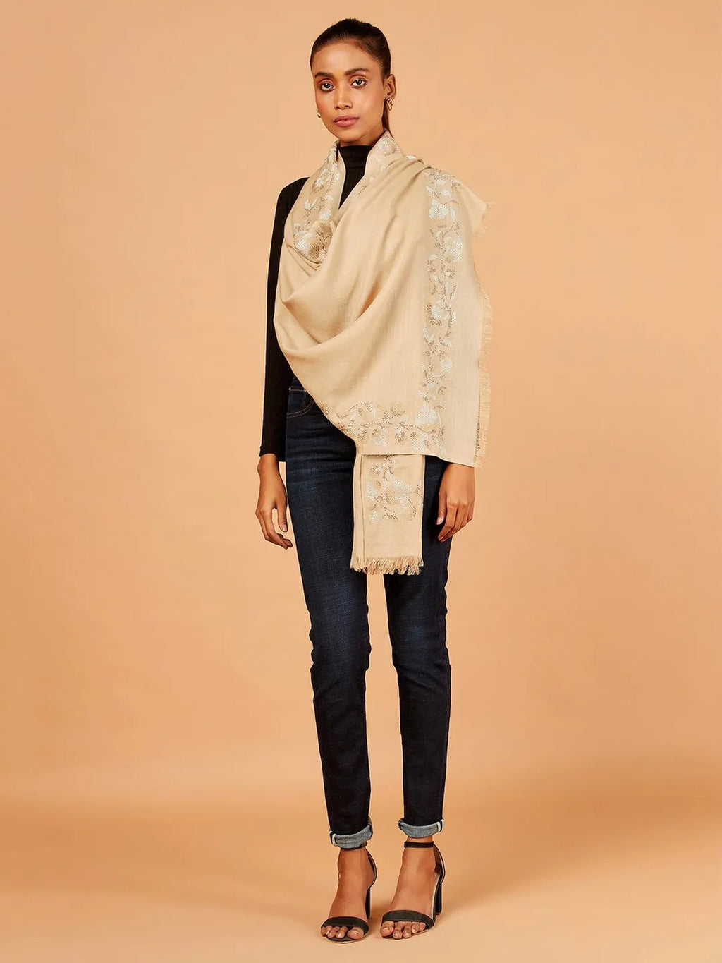 Chic Stole Wool Blend with Dobby Pattern in Beige
