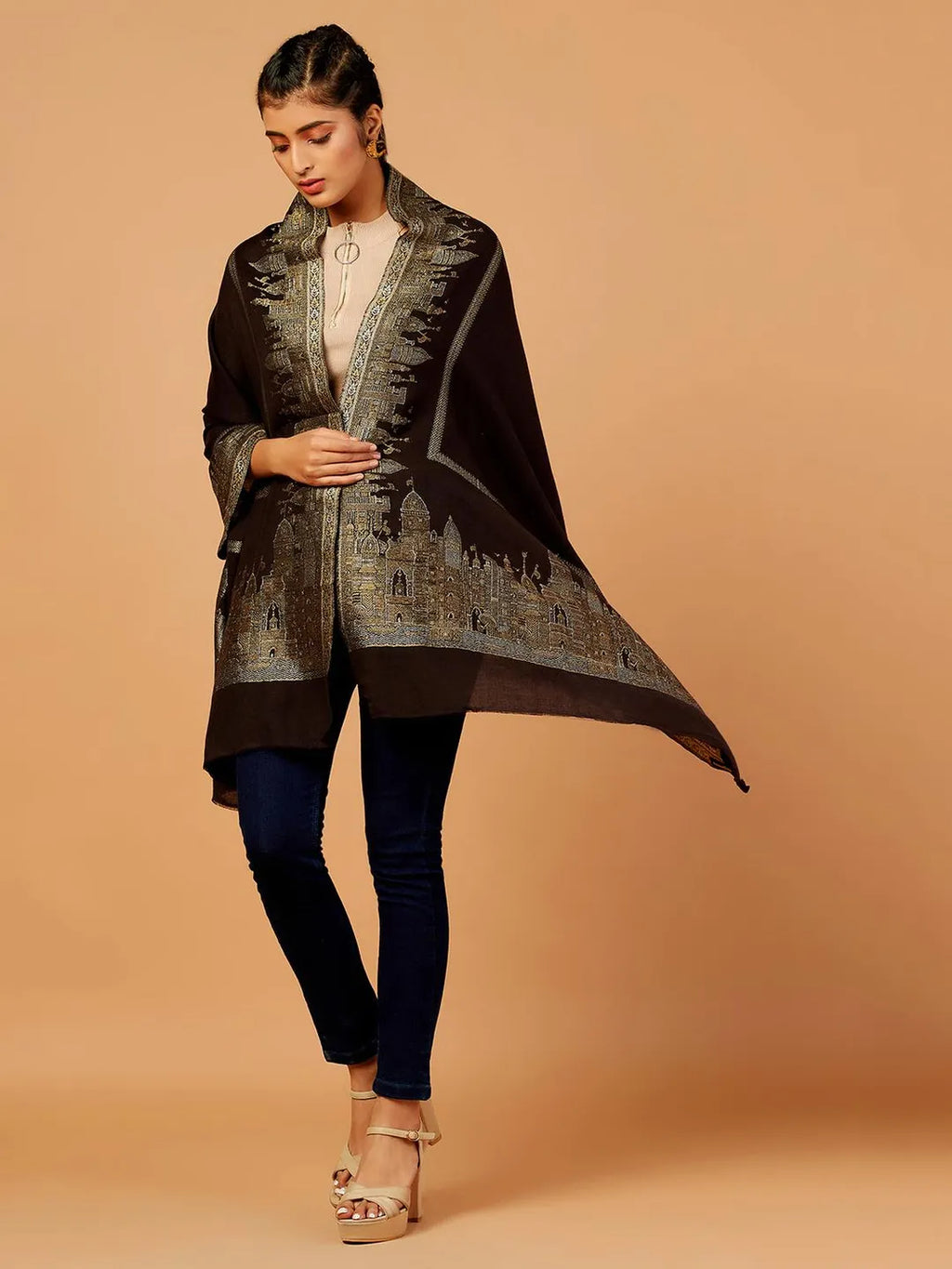 Chic Stole Wool Blend with Jacquard Pattern in Black