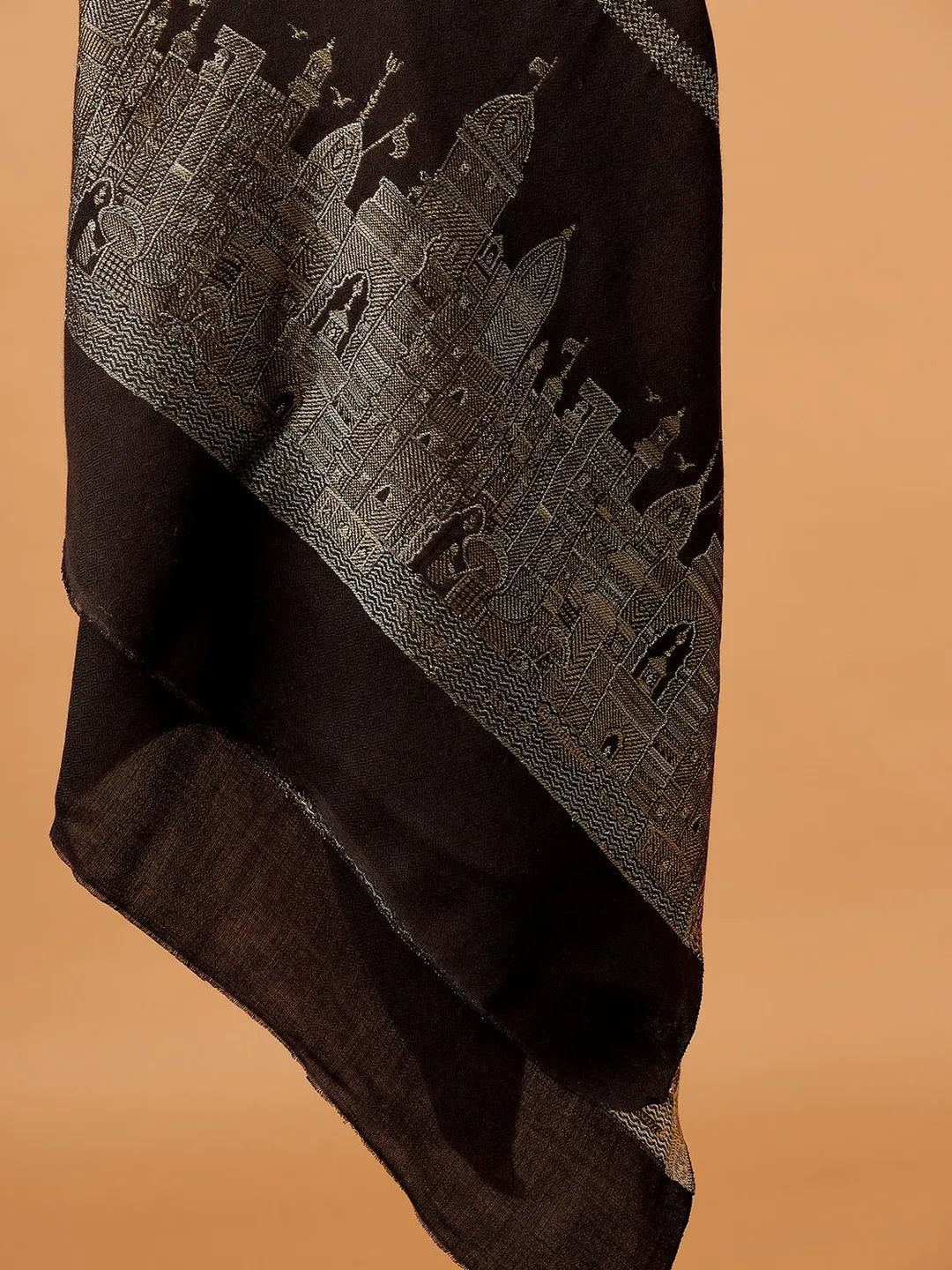 Chic Stole Wool Blend with Jacquard Pattern in Black