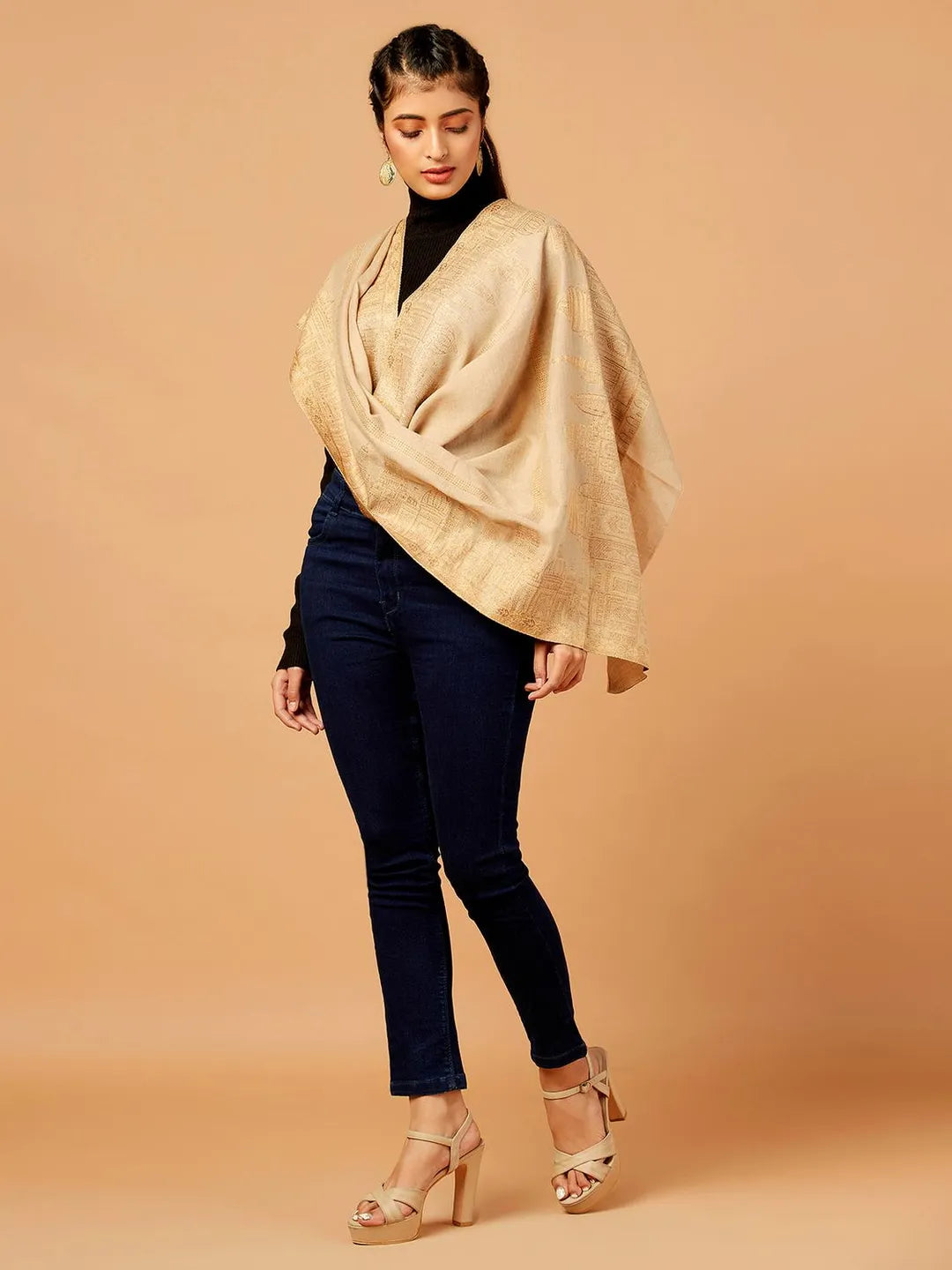 Chic Stole Wool Blend with Jacquard Pattern in Multi