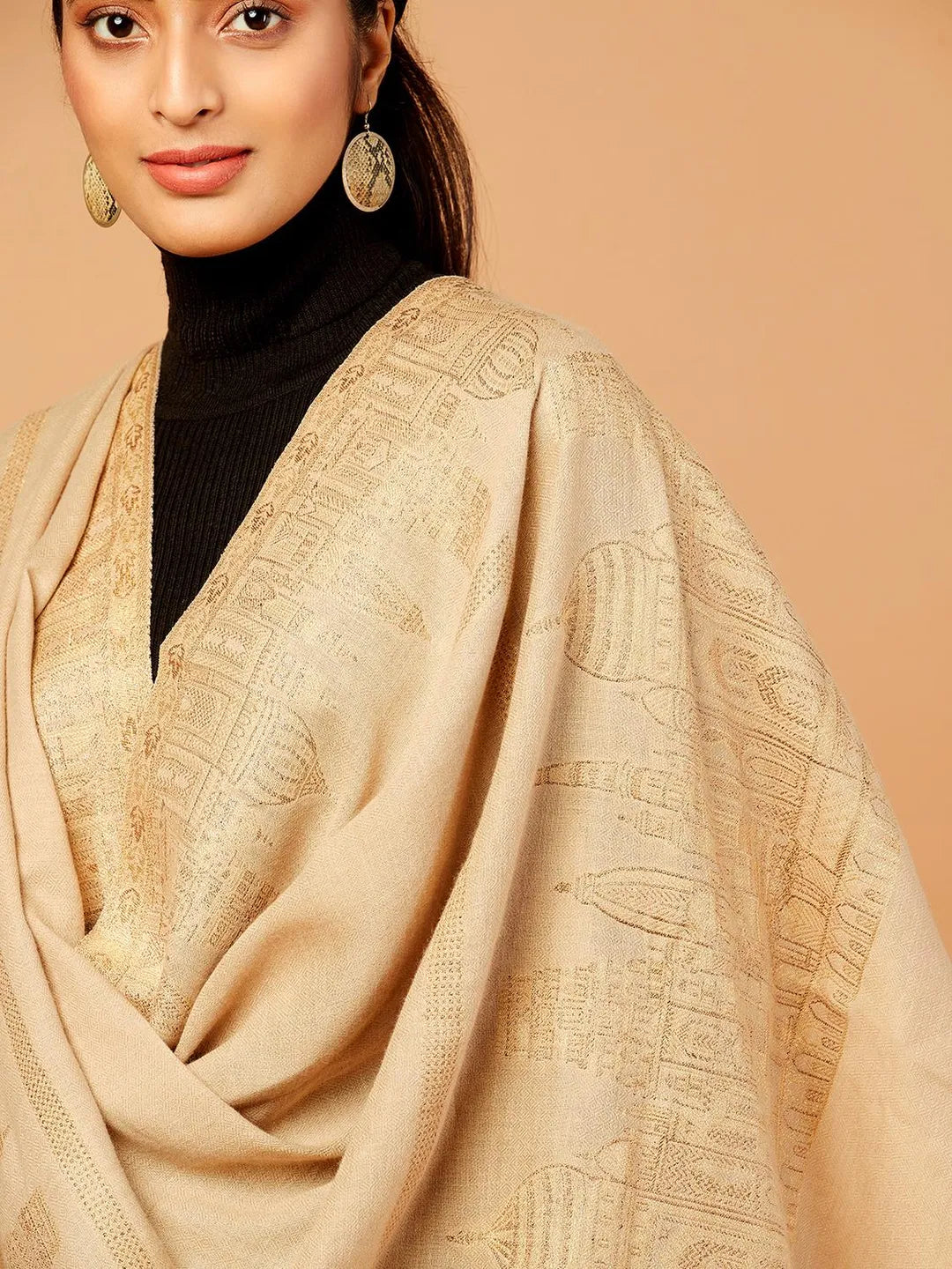 Chic Stole Wool Blend with Jacquard Pattern in Multi