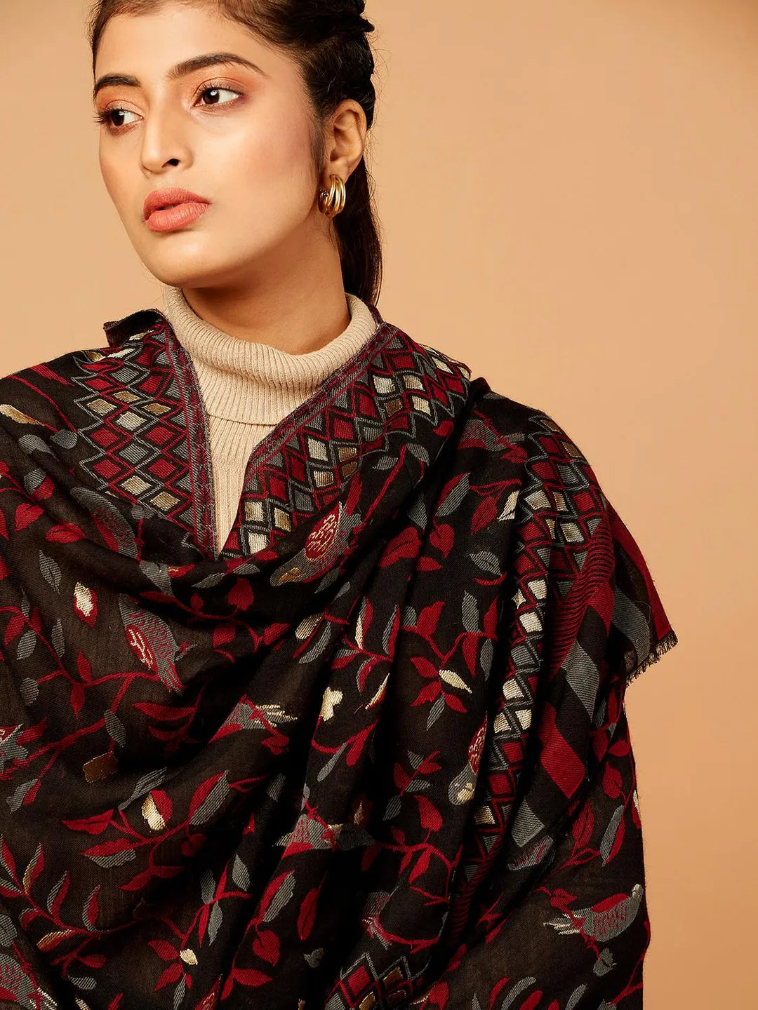 Elegant Stole Wool Blend with Jacquard Pattern in Black