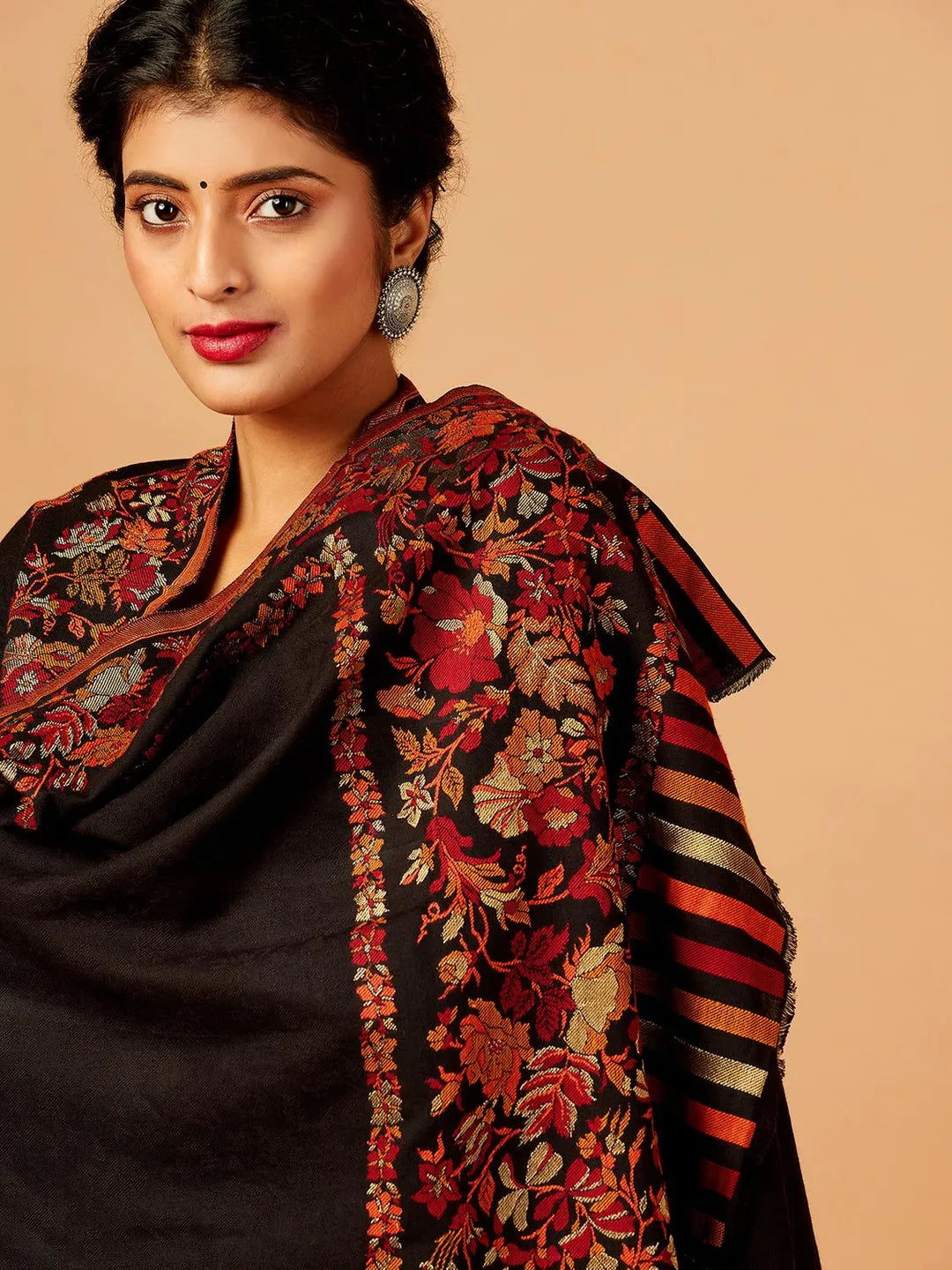 Elegant Stole Wool Blend with Jacquard Pattern in Black