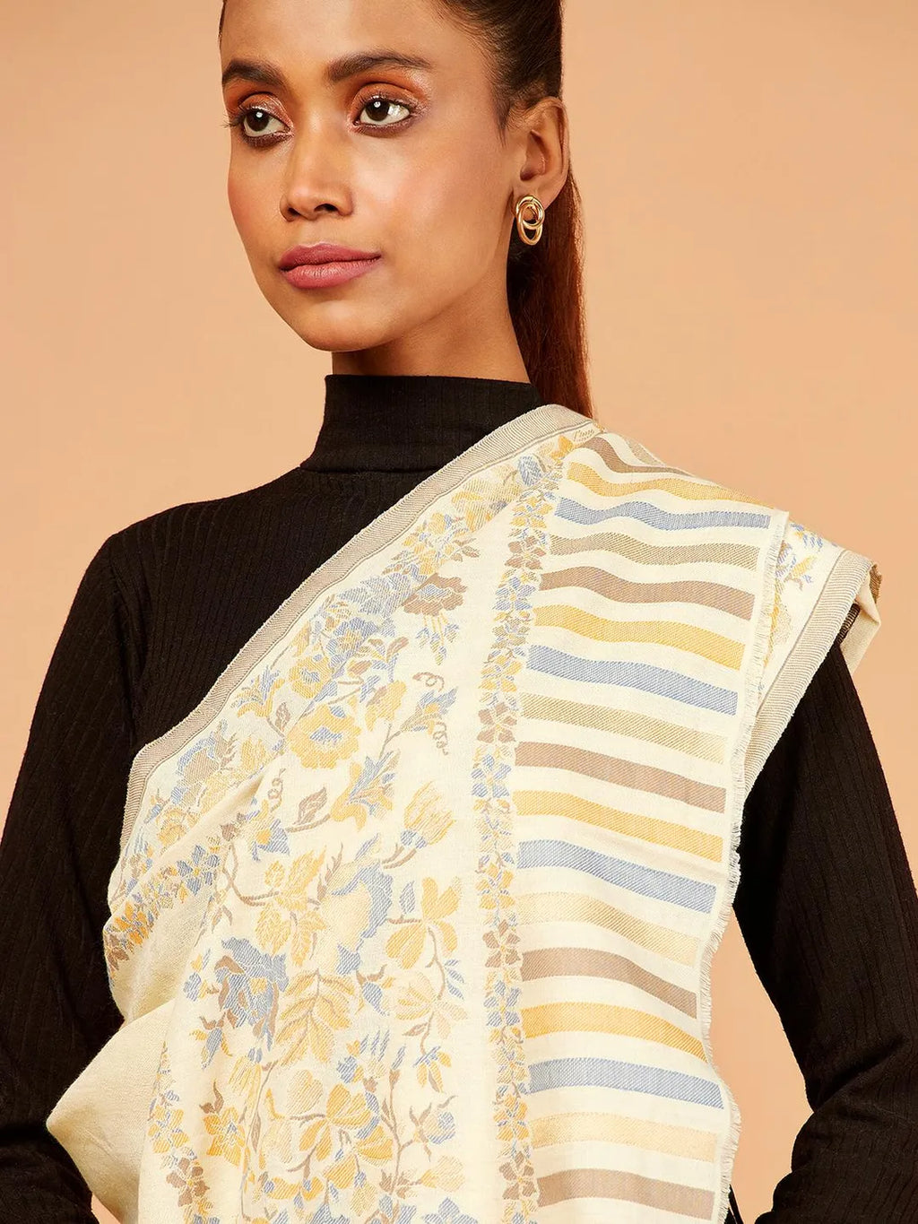 Elegant Stole Wool Blend with Jacquard Pattern in White