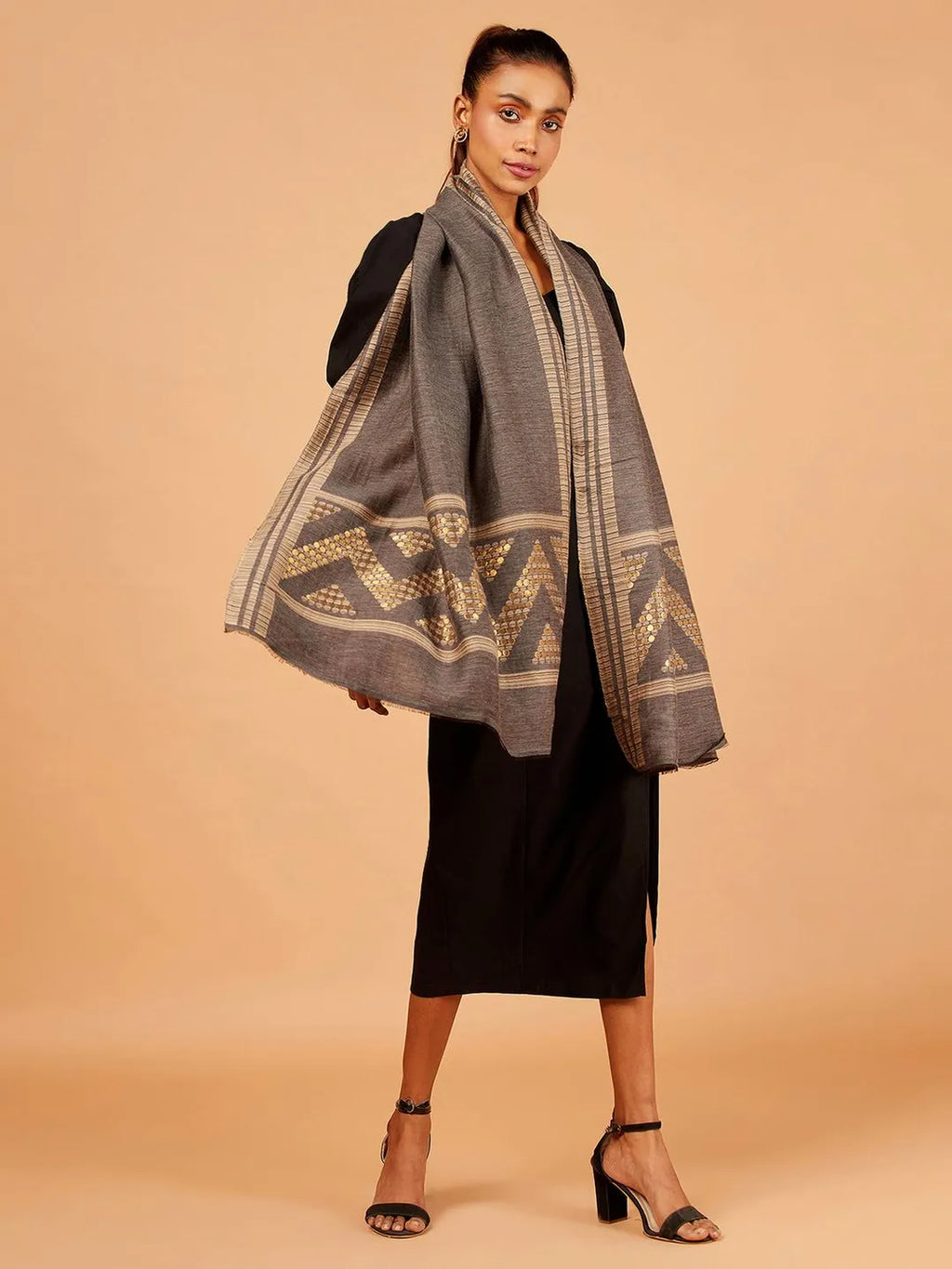 Elegant Stole Wool Blend with Jacquard Pattern in Beige