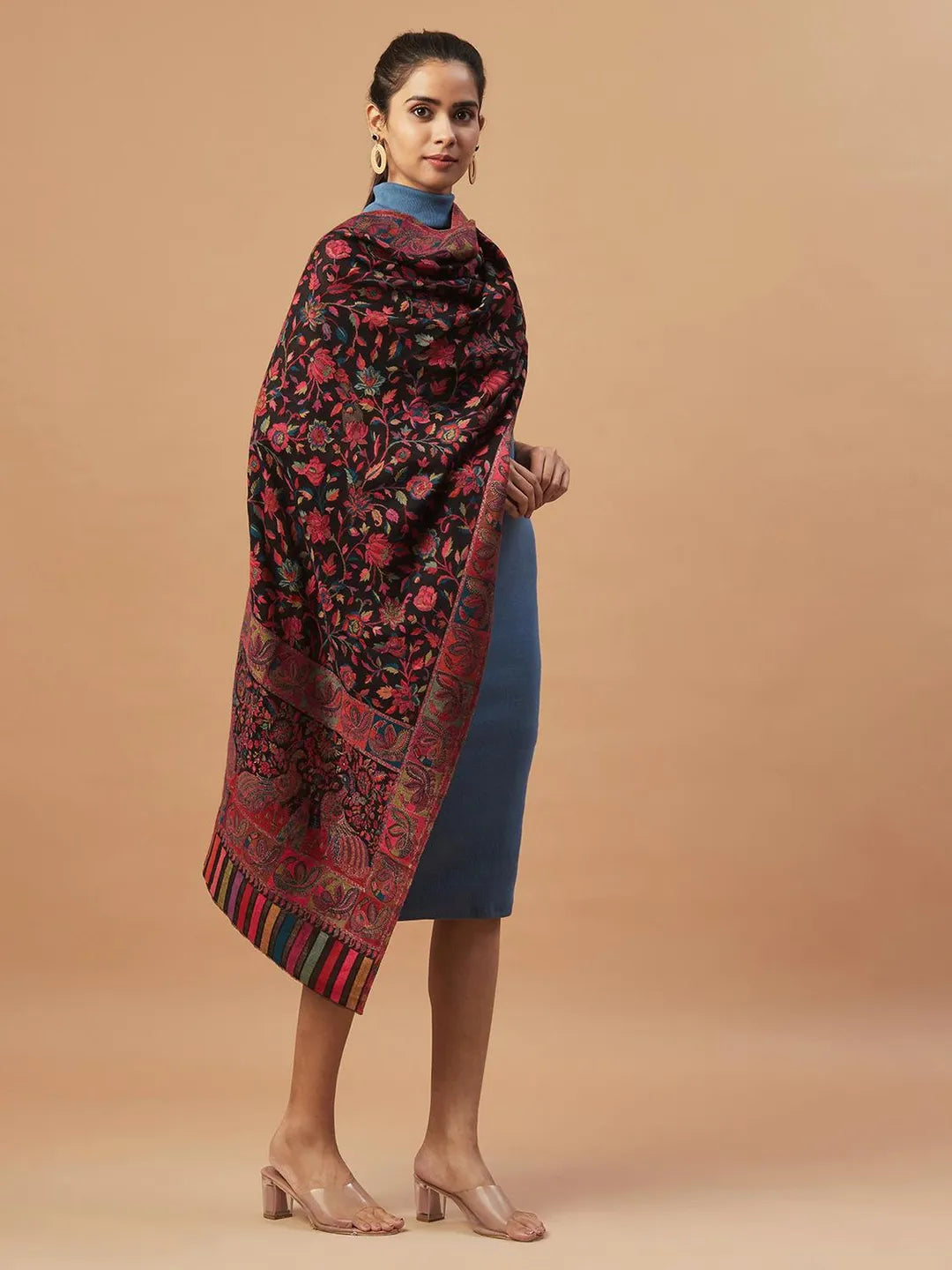 Chic Stole Wool Blend with Jacquard Pattern in Multi