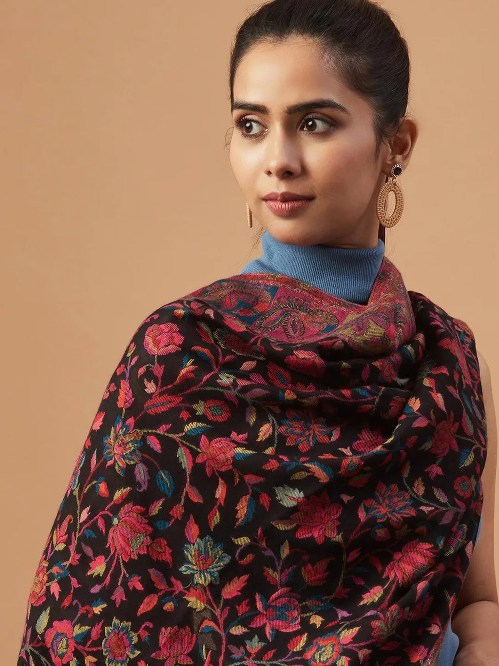 Chic Stole Wool Blend with Jacquard Pattern in Multi