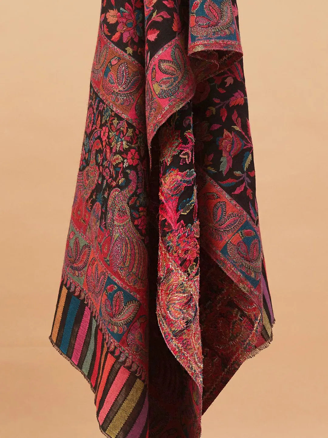 Chic Stole Wool Blend with Jacquard Pattern in Multi