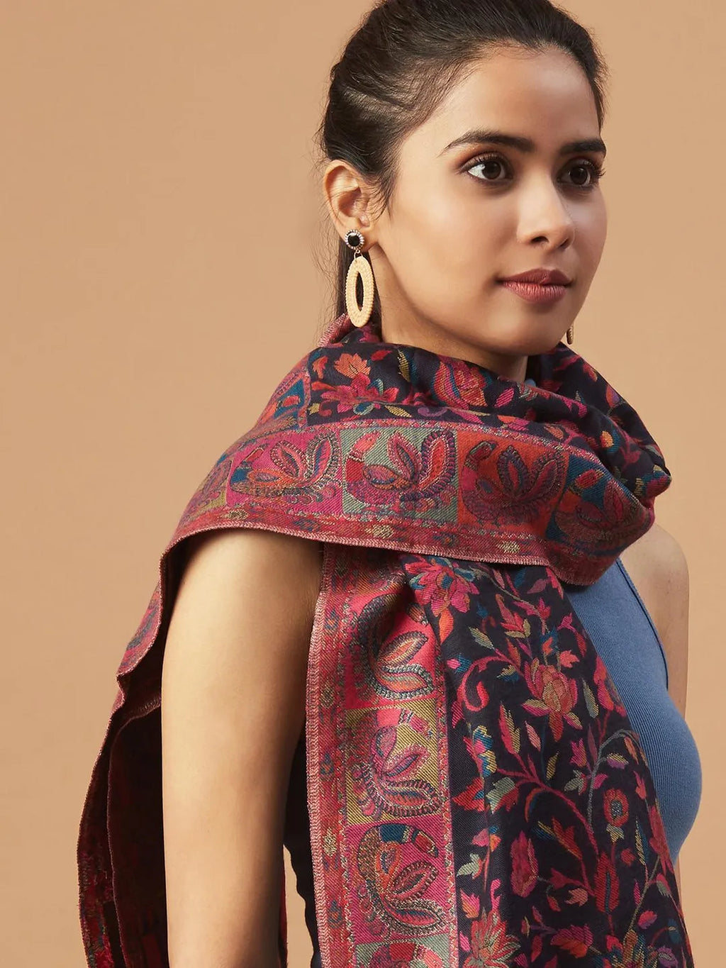 Elegant Stole Wool Blend with Jacquard Pattern in Multi