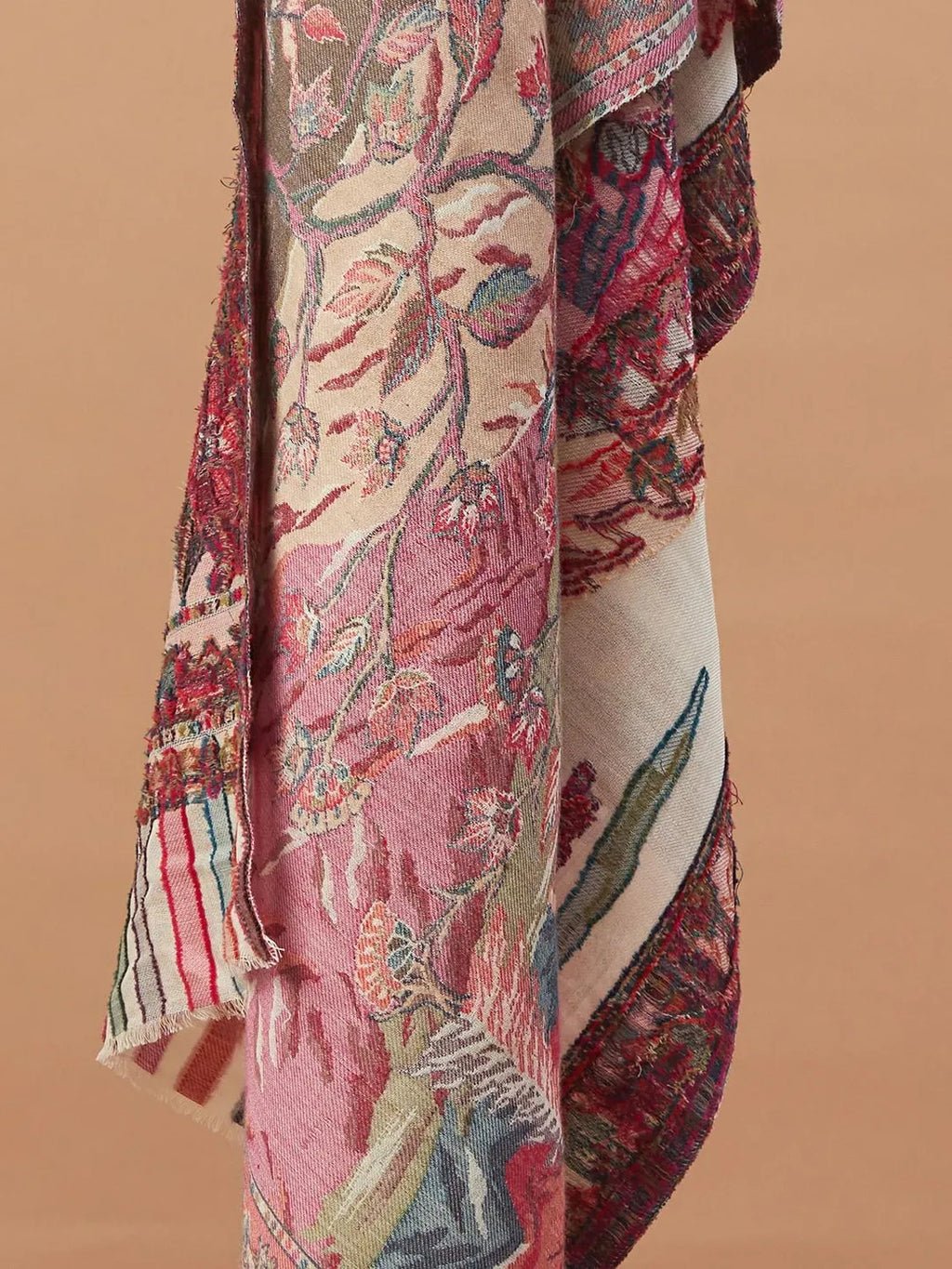 Chic Stole Wool Blend with Jacquard Pattern in Multi