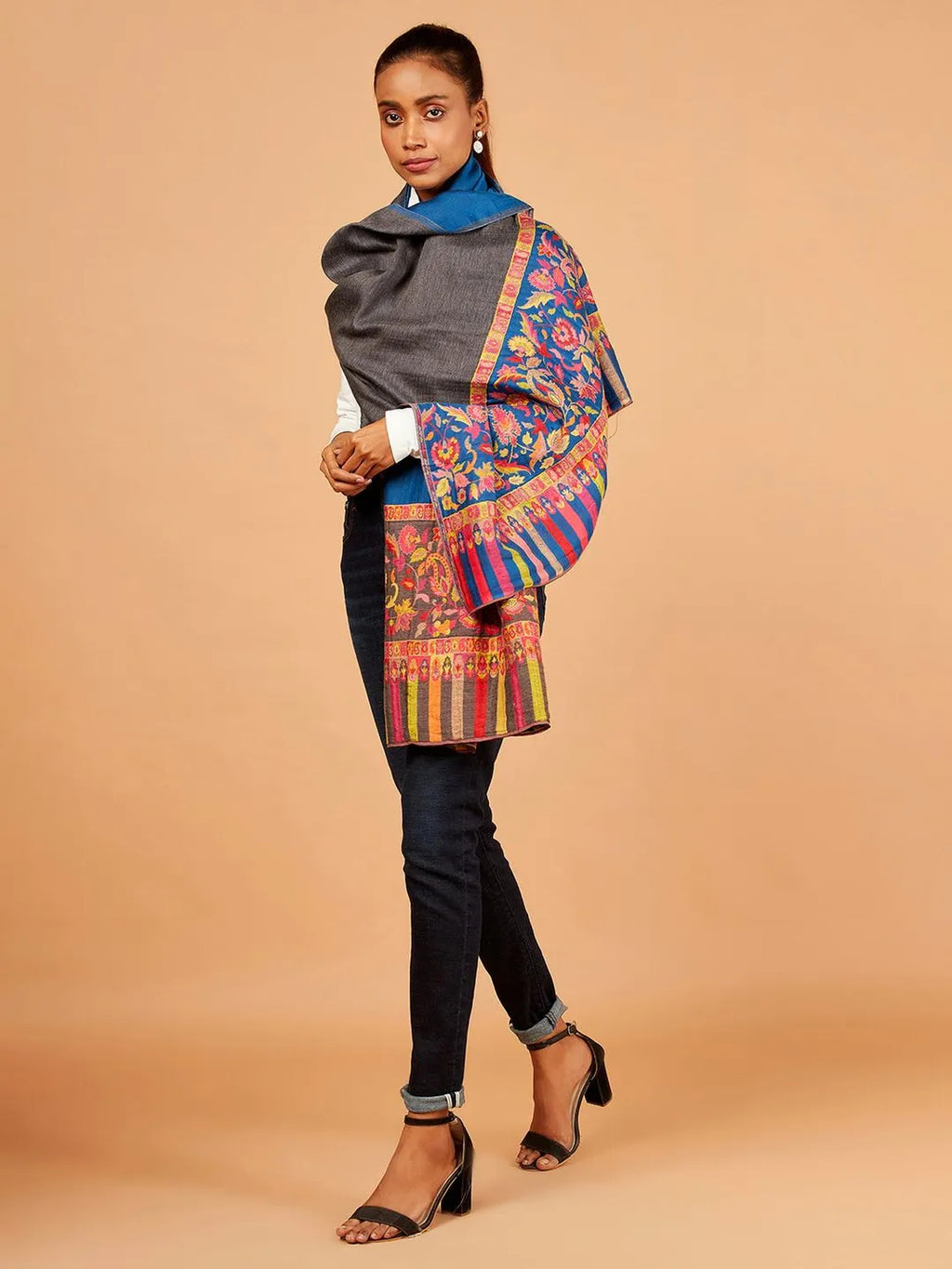 Elegant Stole Wool Blend with Jacquard Pattern in Blue