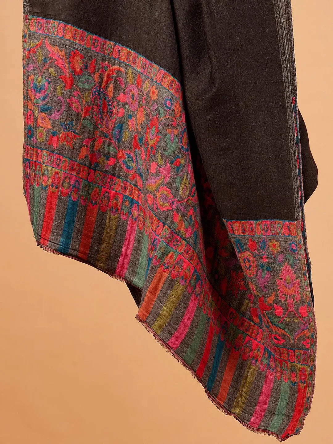 Chic Stole Wool Blend with Jacquard Pattern in Black