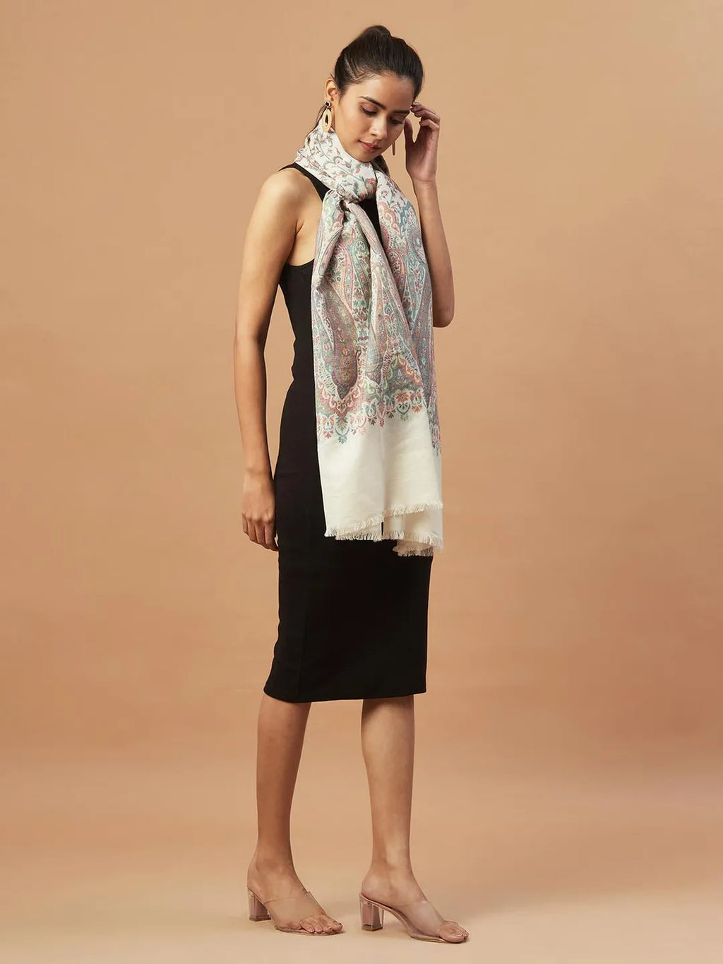 Elegant Stole Wool Blend with Jaal With Zari Pattern in Multi