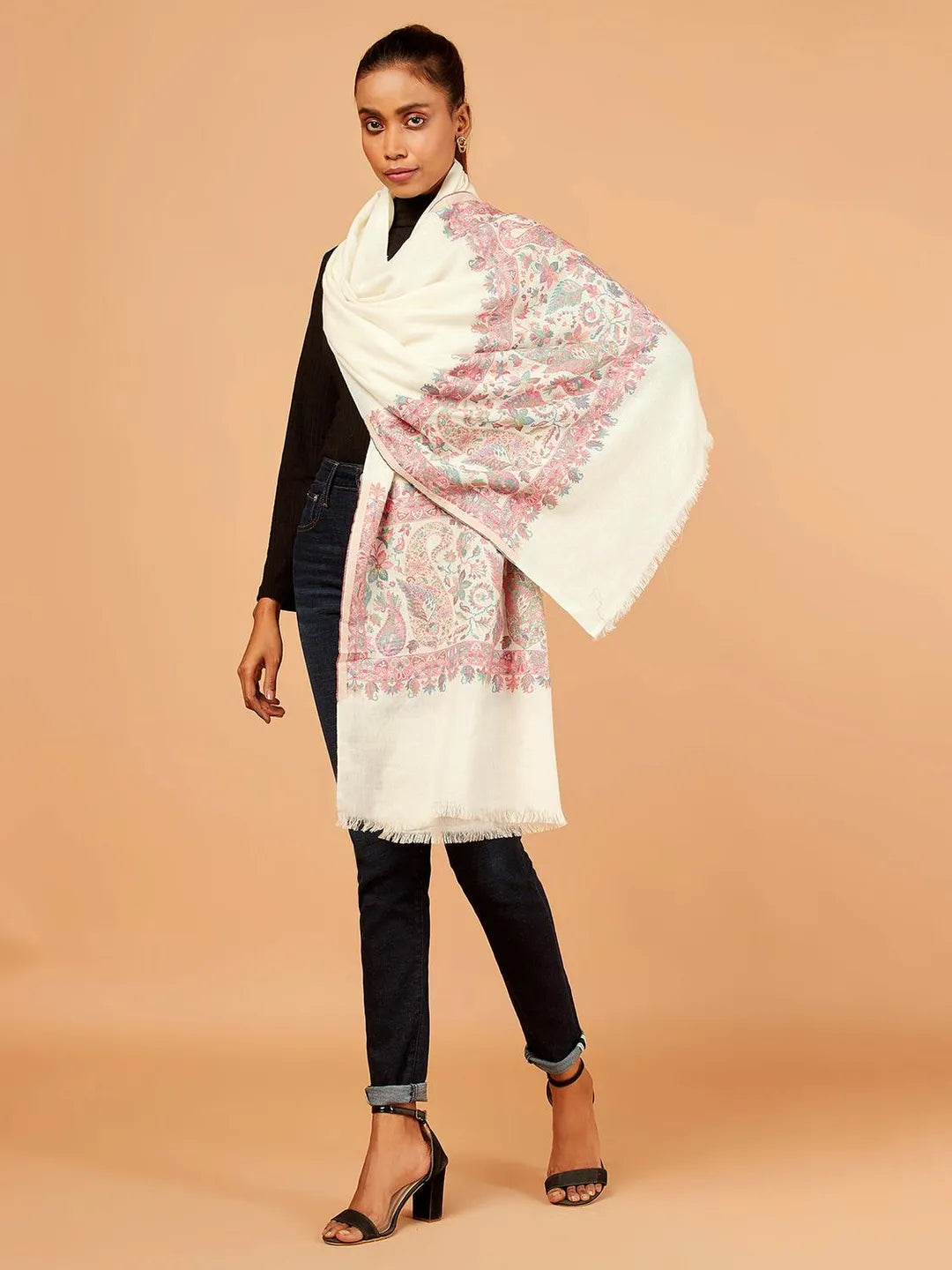 Elegant Stole Wool Blend with Palla Pattern in White