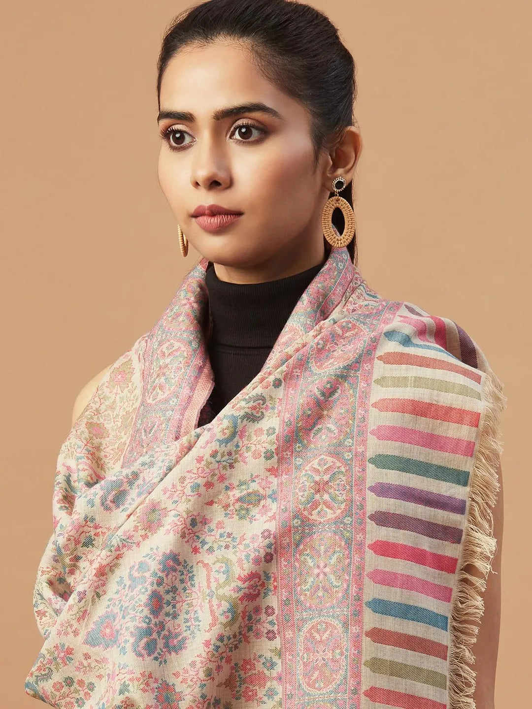 Elegant Stole Wool Blend with Jaal Pattern in Multi