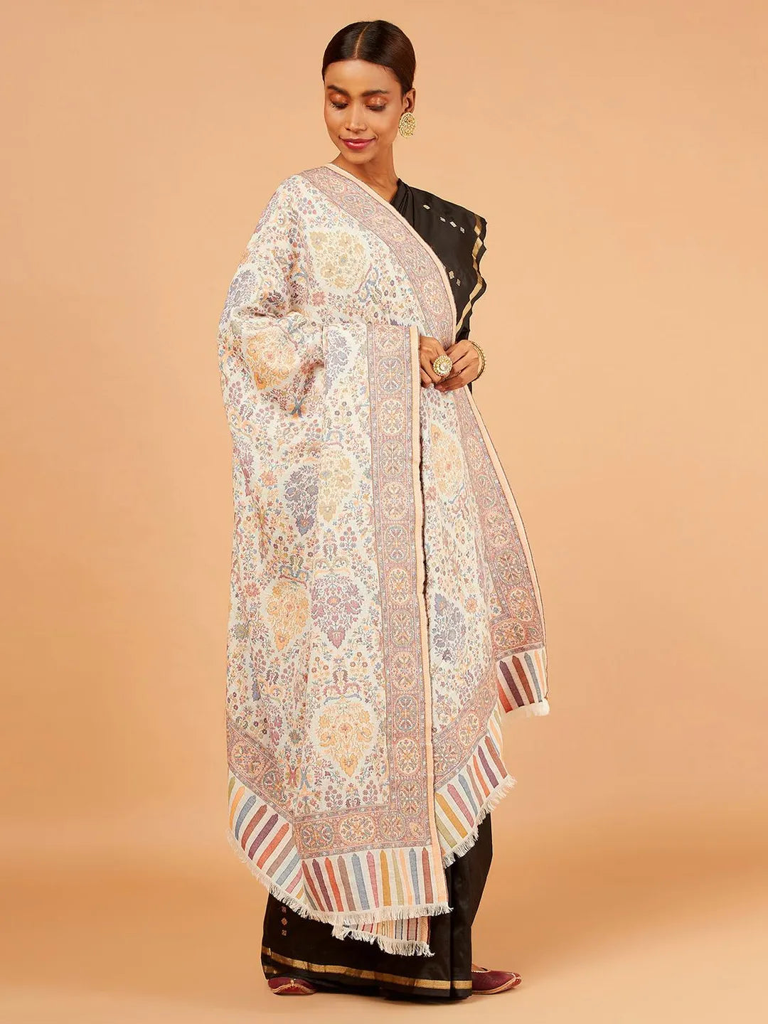 Elegant Shawl Wool Blend with Jaal Pattern in White