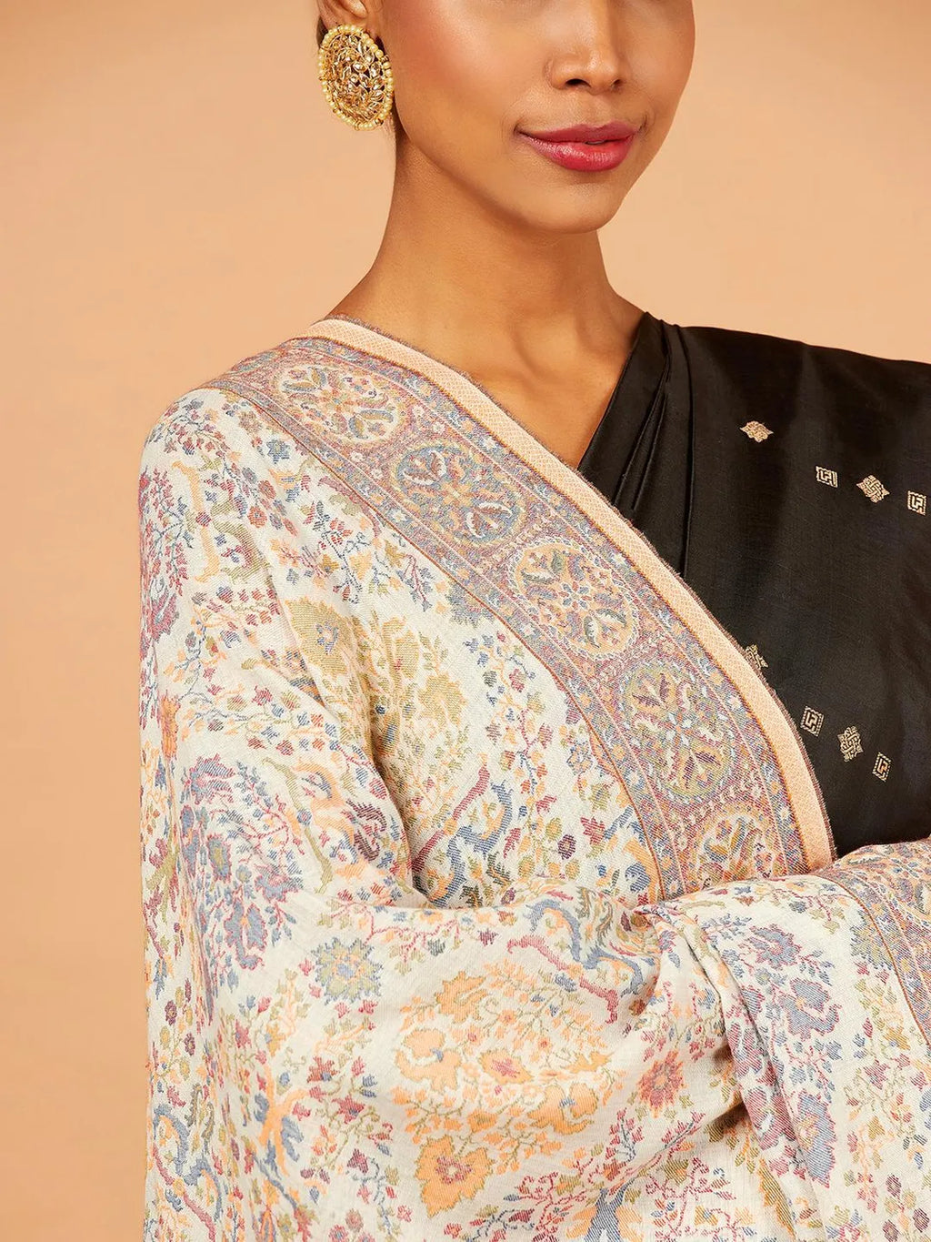 Elegant Shawl Wool Blend with Jaal Pattern in White