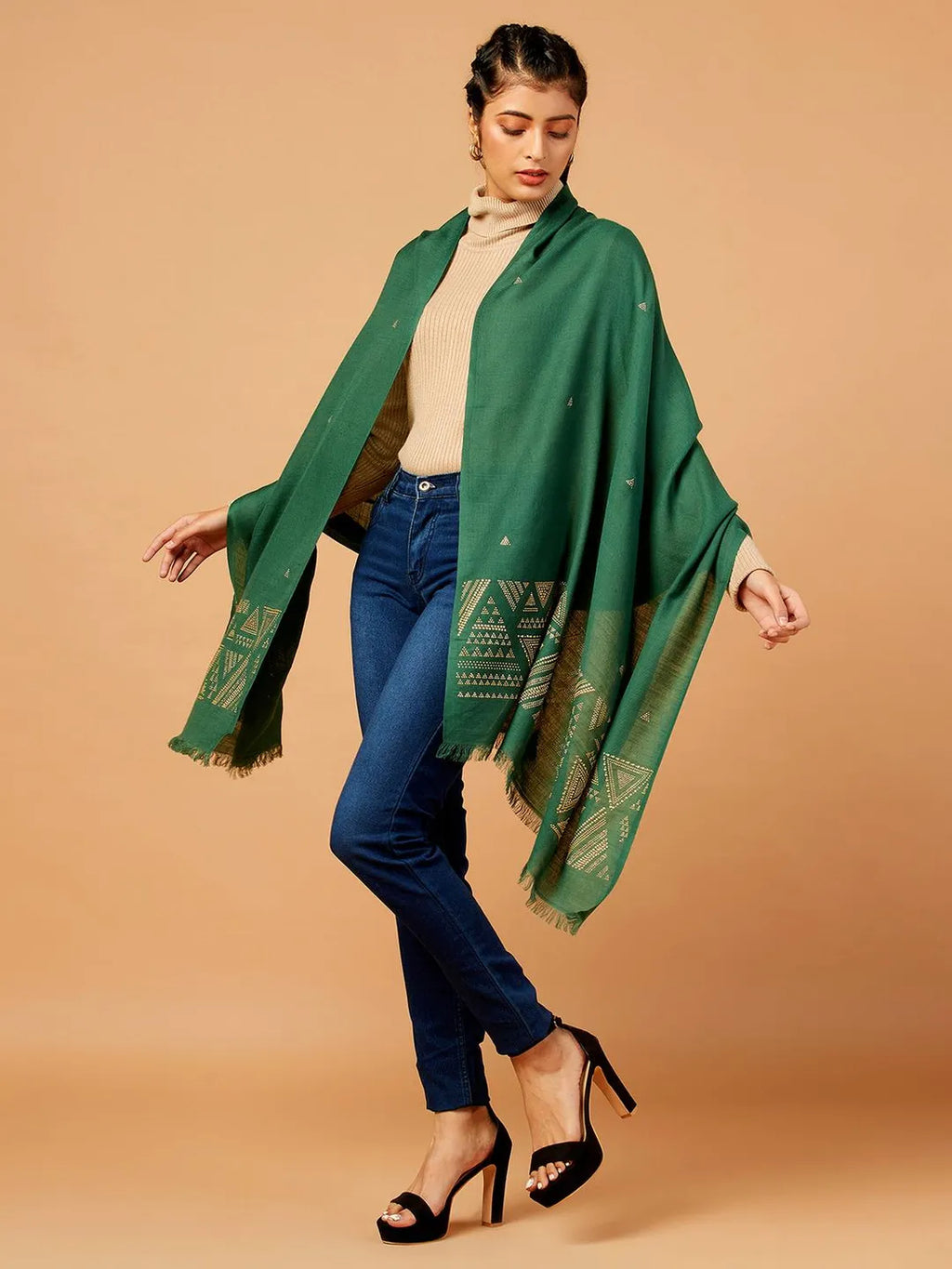 Elegant Stole Wool Blend with Dobby Pattern in Green