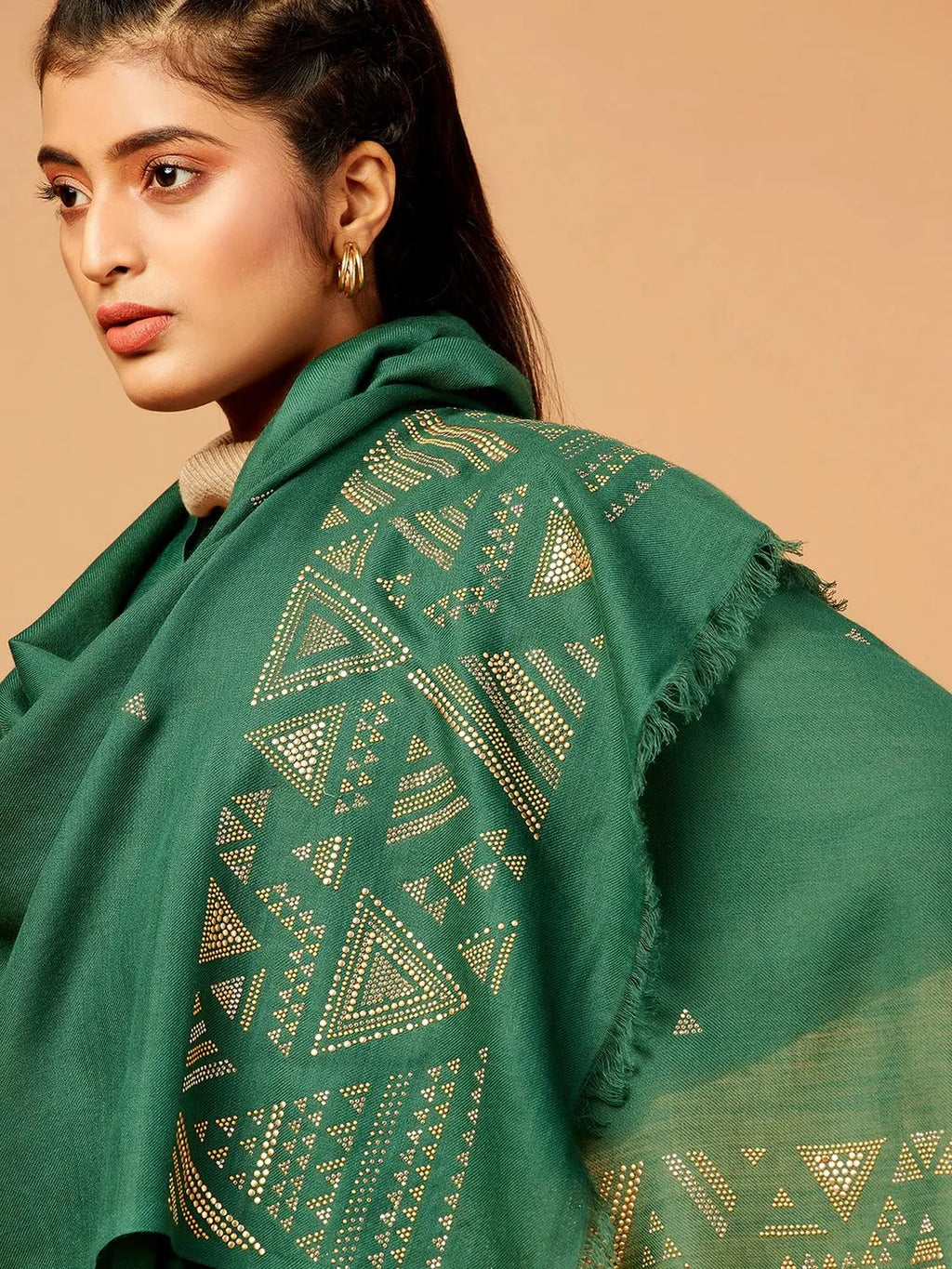 Elegant Stole Wool Blend with Dobby Pattern in Green