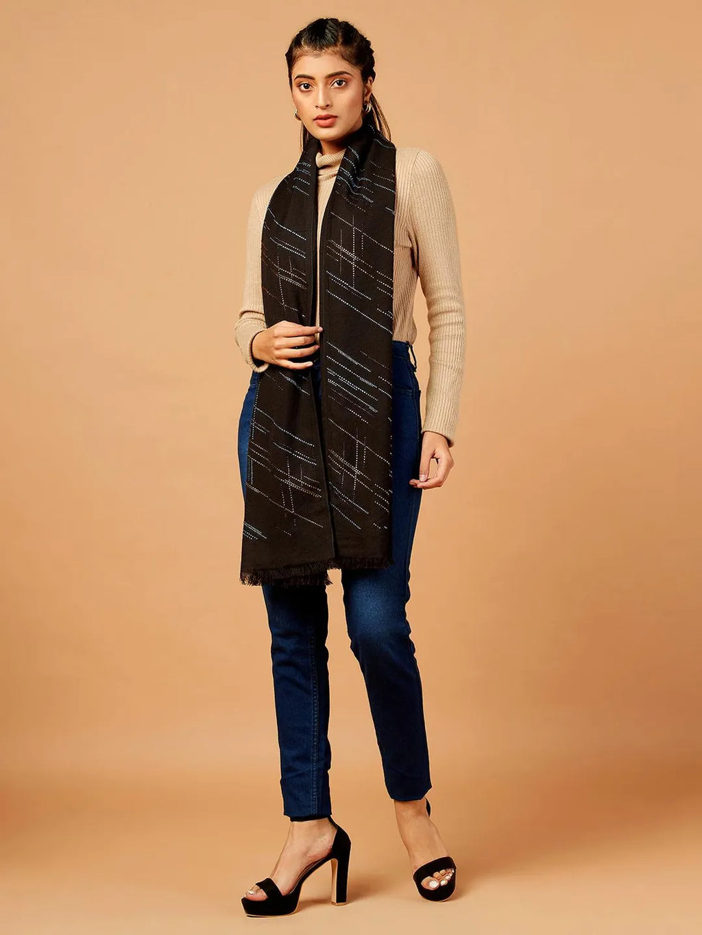 Chic Stole Wool Blend with Dobby Pattern in Black