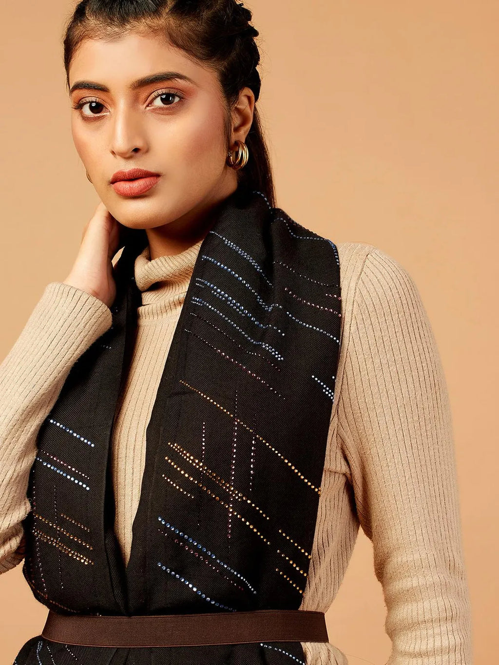 Chic Stole Wool Blend with Dobby Pattern in Black