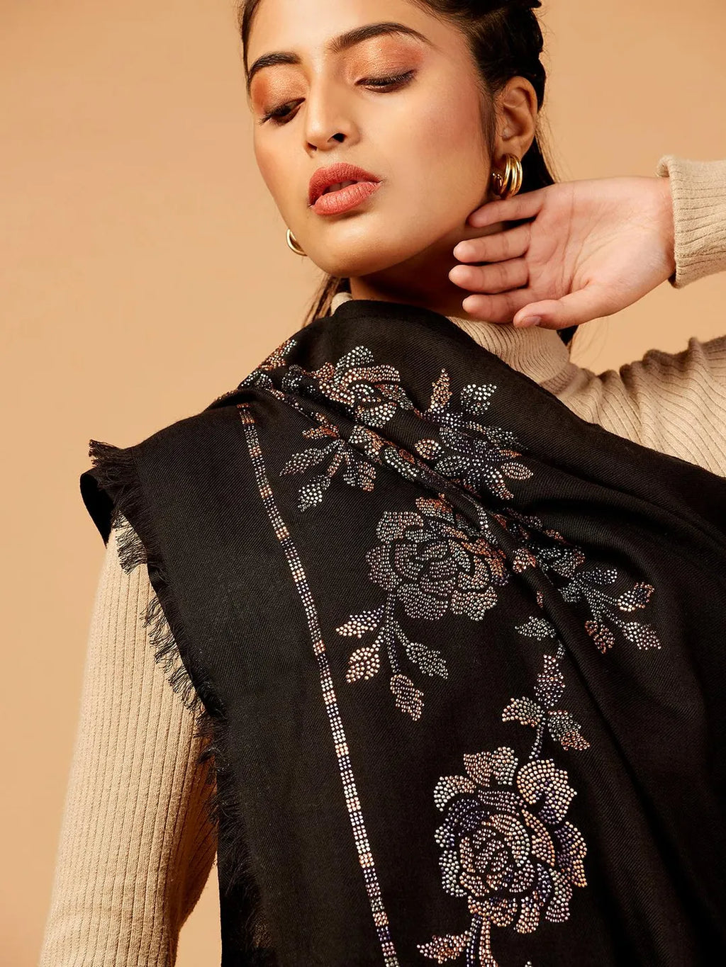 Chic Stole Wool Blend with Dobby Pattern in Black